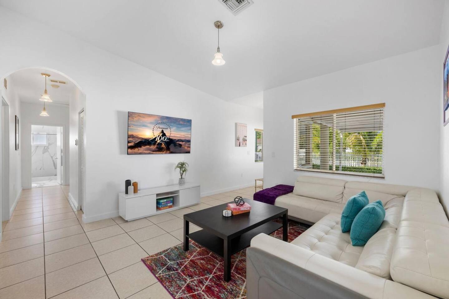 The Vibrant Retreat - With Private Patio * North Miami