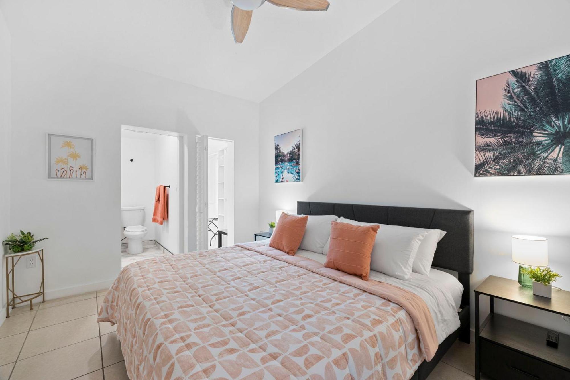 Holiday home The Vibrant Retreat - With Private Patio North Miami