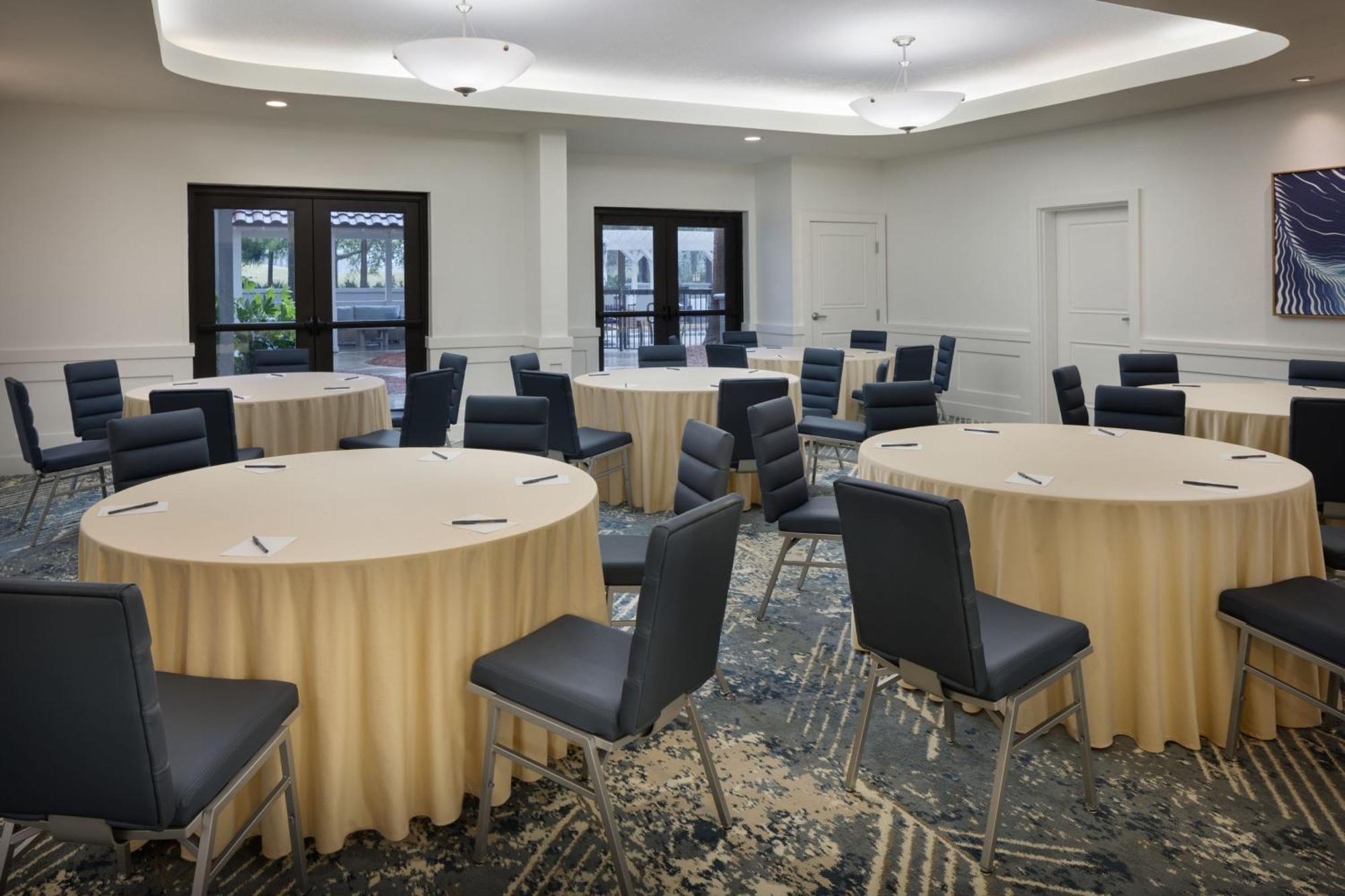 Courtyard By Marriott Sandestin At Grand Boulevard Hotel 3*
