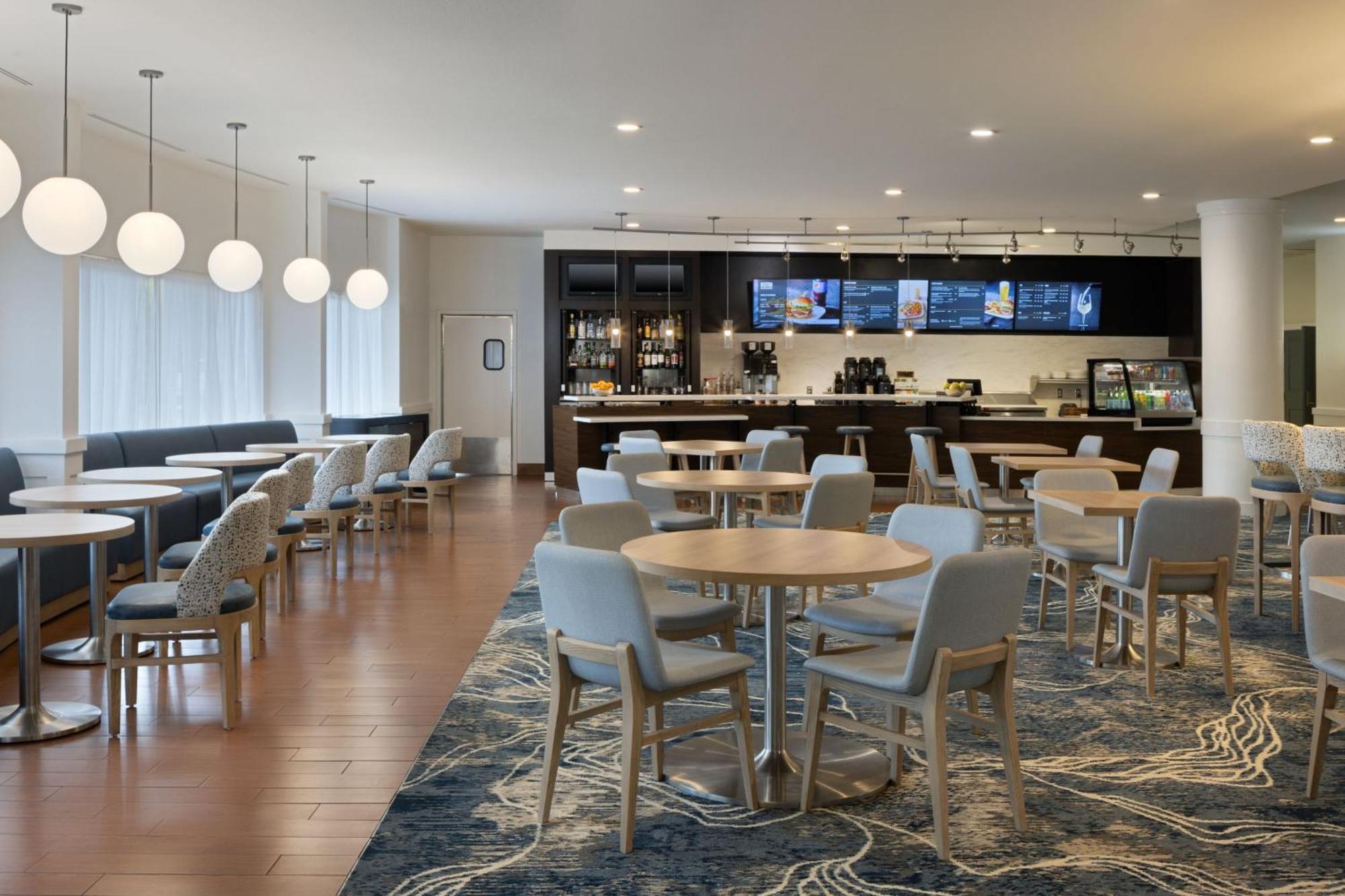 Courtyard By Marriott Sandestin At Grand Boulevard Hotel 3*