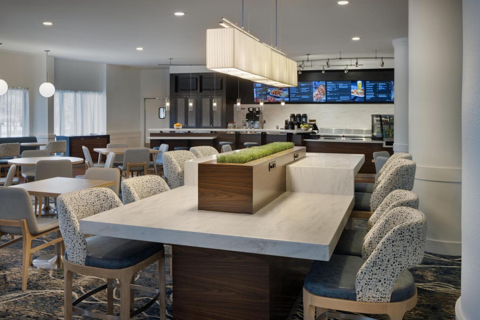 Courtyard By Marriott Sandestin At Grand Boulevard Hotel