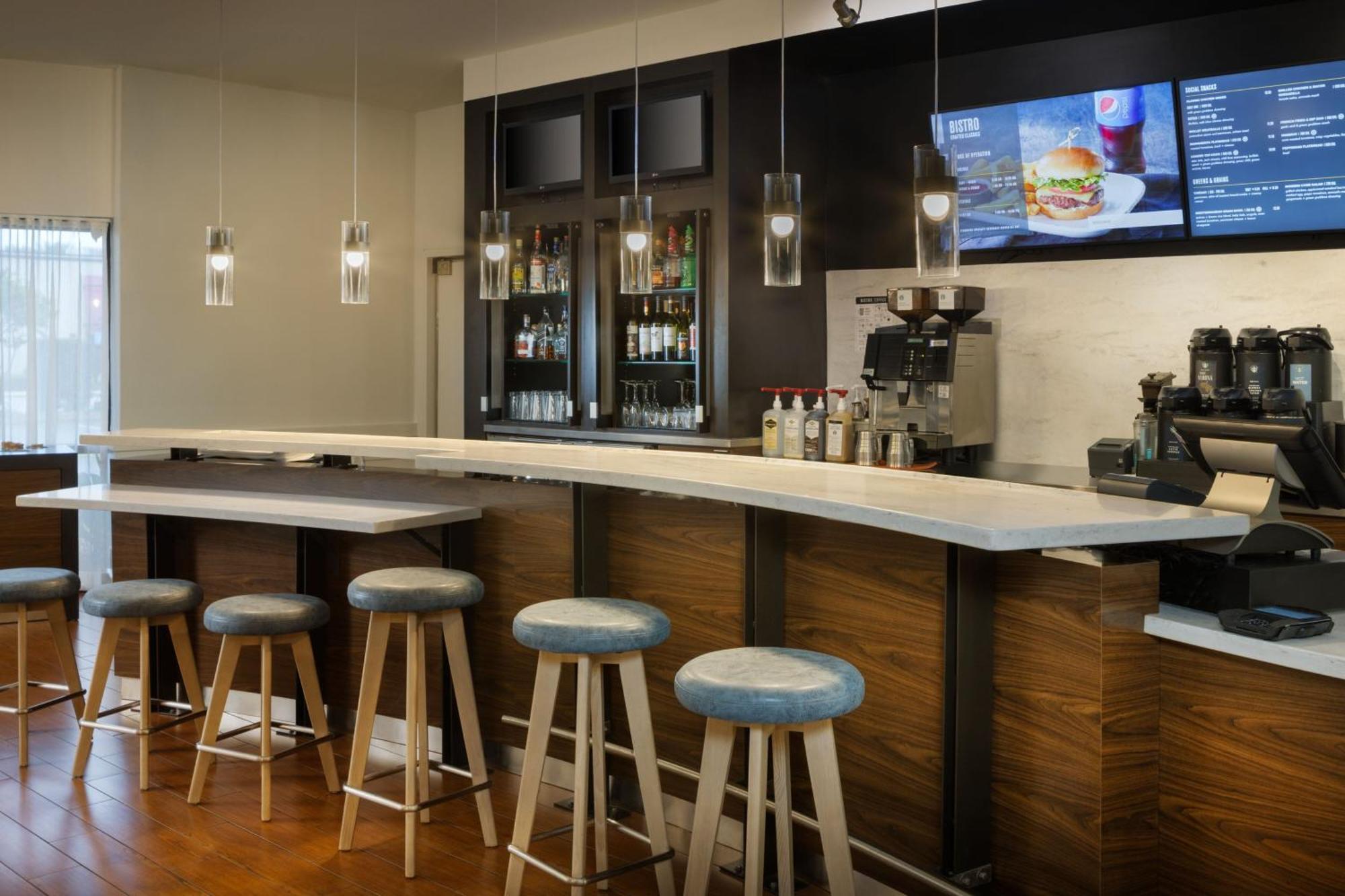 Courtyard By Marriott Sandestin At Grand Boulevard Hotel 3*