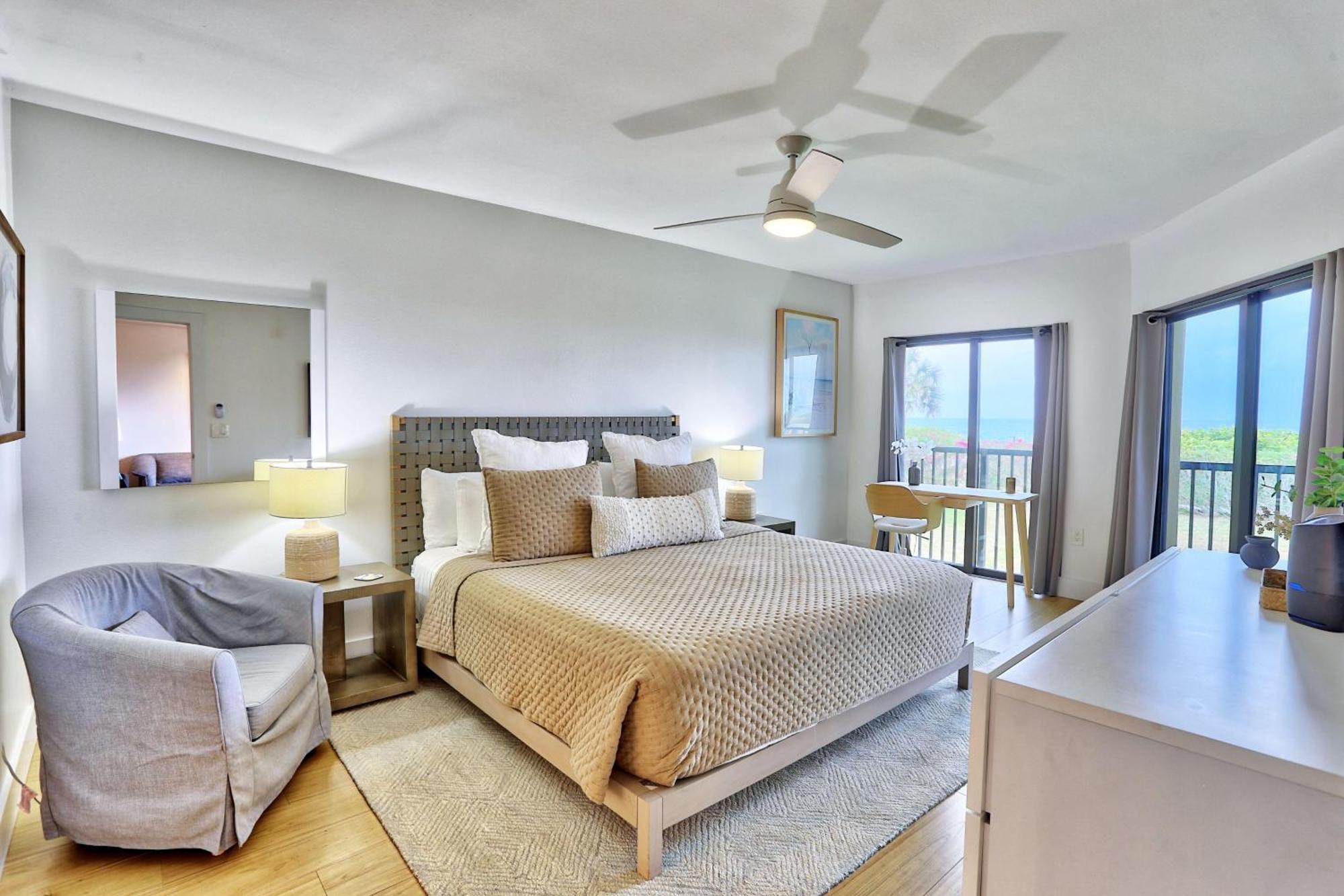 Land's End 11-203 Front - Premier * St. Pete Beach