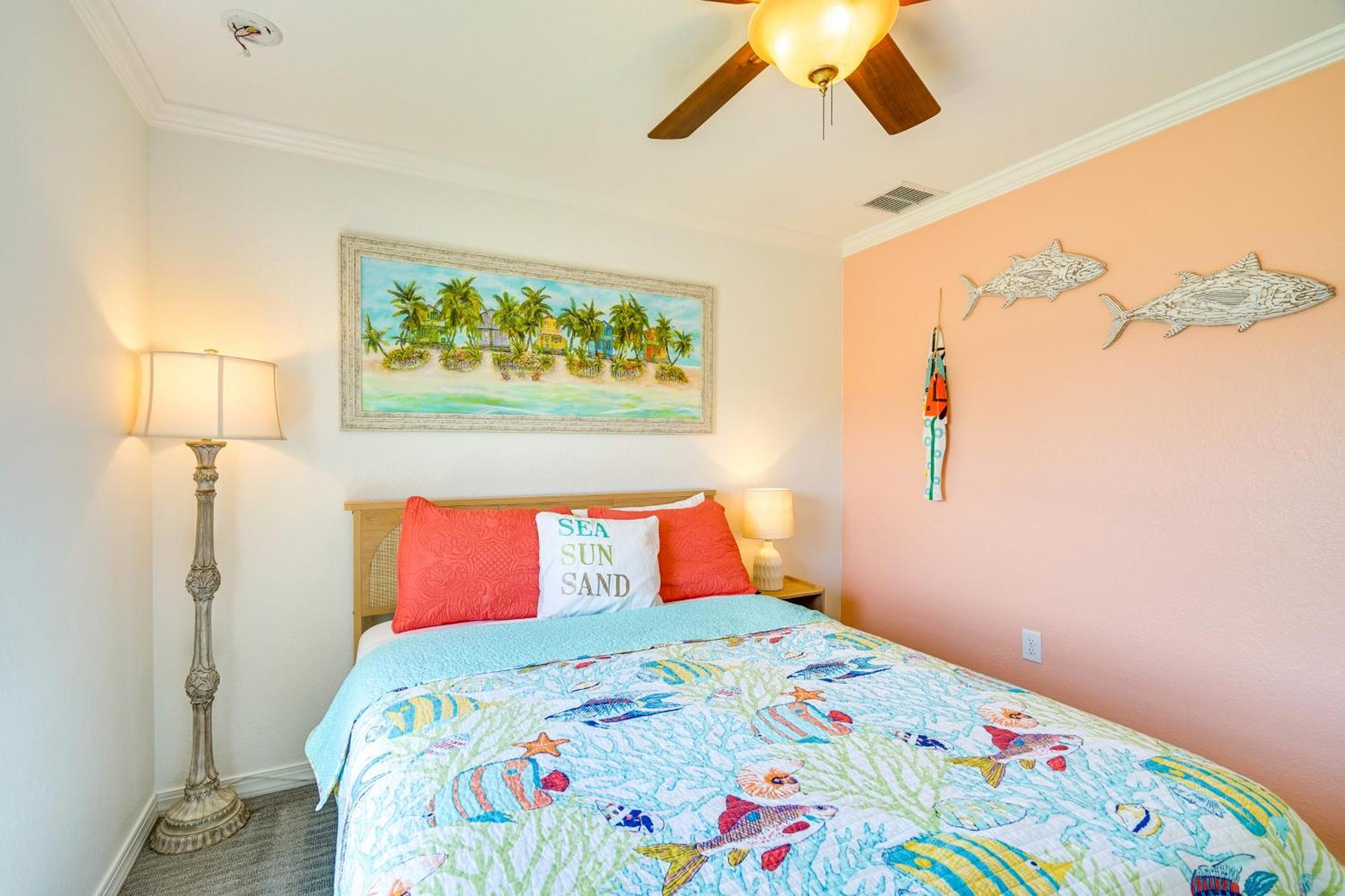 Holiday home Retreat With Heated Pool And Lanai! Cape Coral