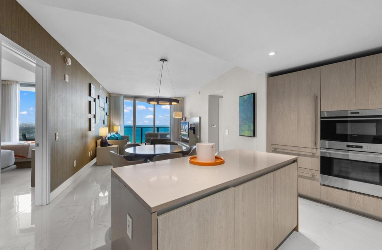 Lyfe Oceanview Luxury 2 Bedroom Unit Apartment