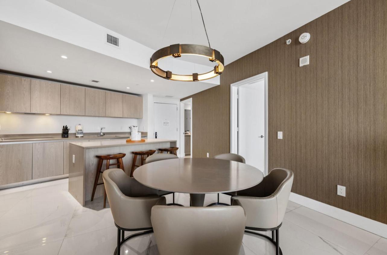 Lyfe Oceanview Luxury 2 Bedroom Unit *