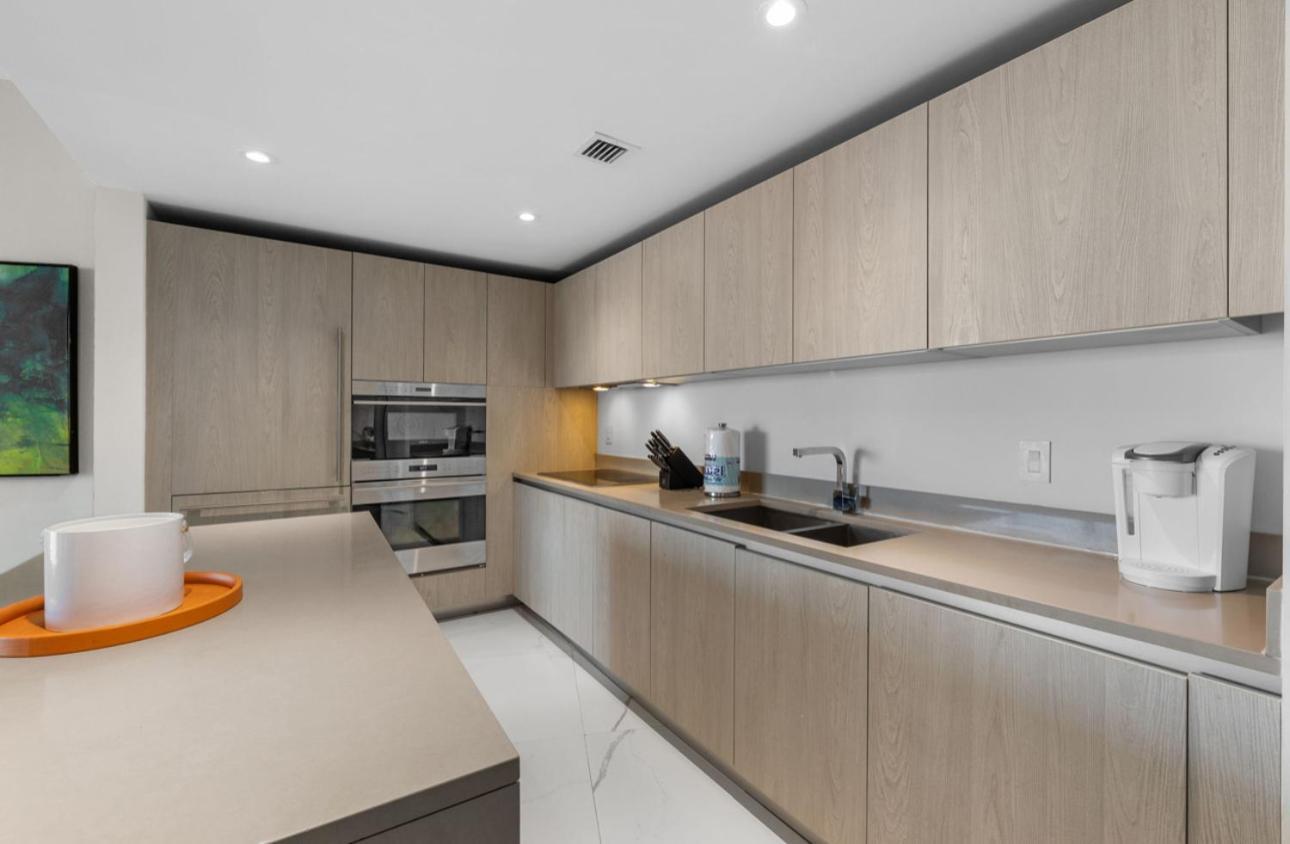 Lyfe Oceanview Luxury 2 Bedroom Unit