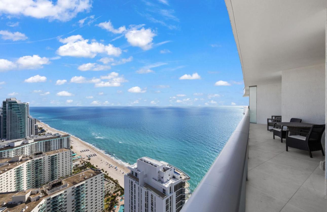 Lyfe Oceanview Luxury 2 Bedroom Unit Apartment *