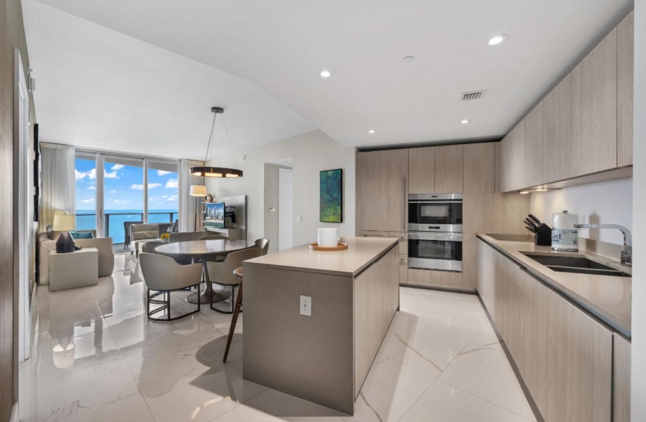 Lyfe Oceanview Luxury 2 Bedroom Unit *
