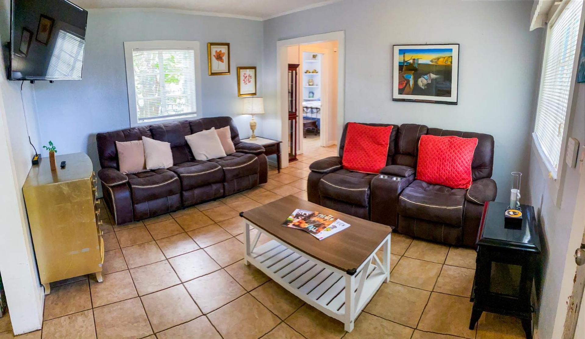 Private In With Fenced Yard, Piano, Location, Pets Welcome Holiday home