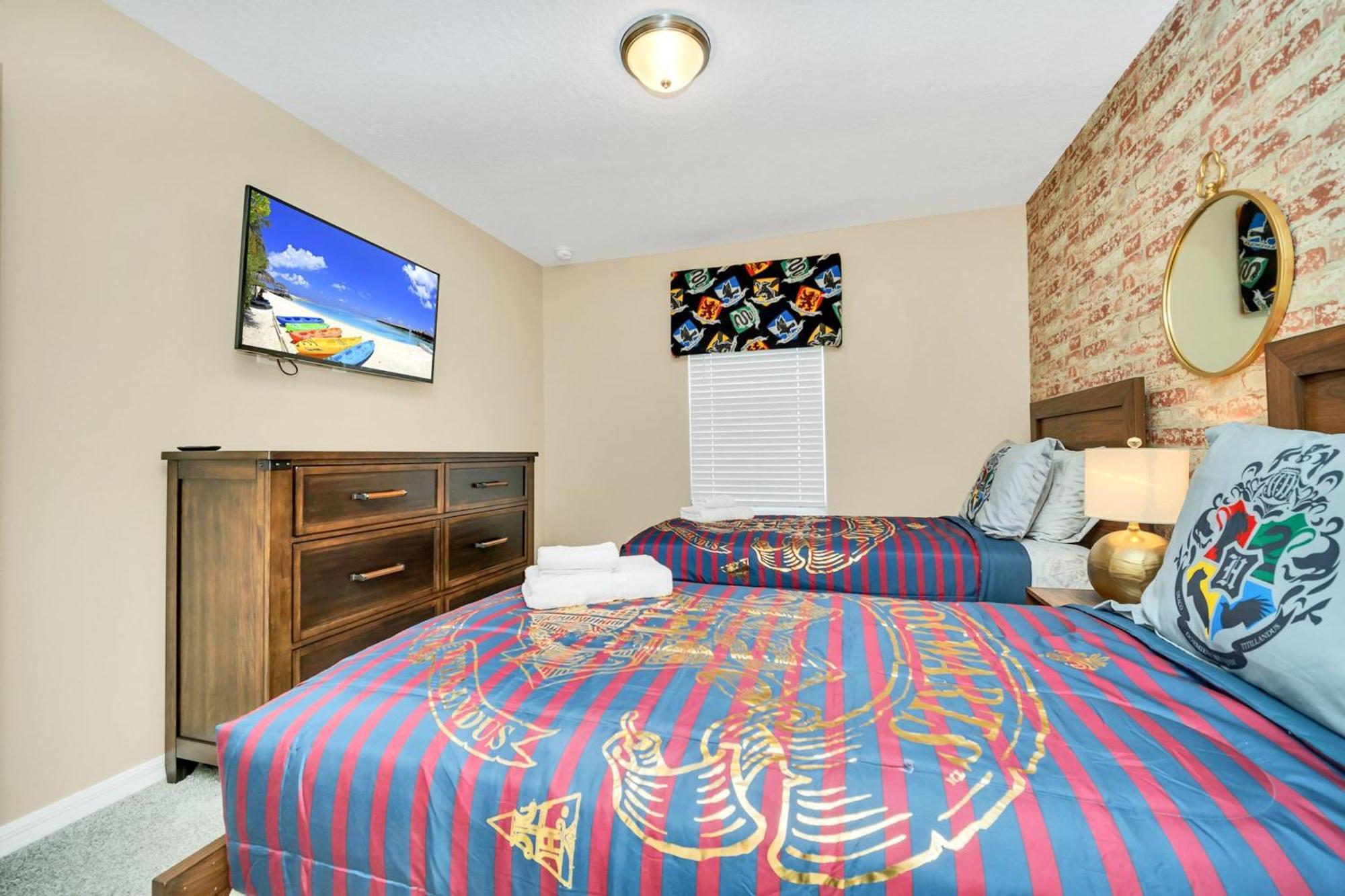 4br With Private Pool Near *