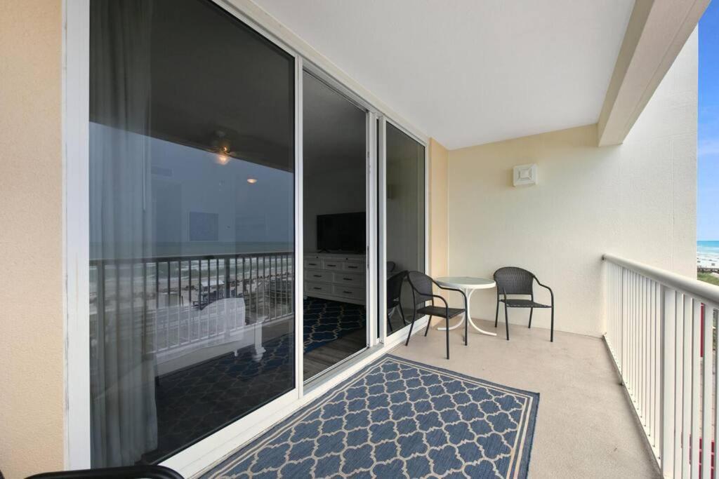 Beachfront #212 At Majestic Apartment *