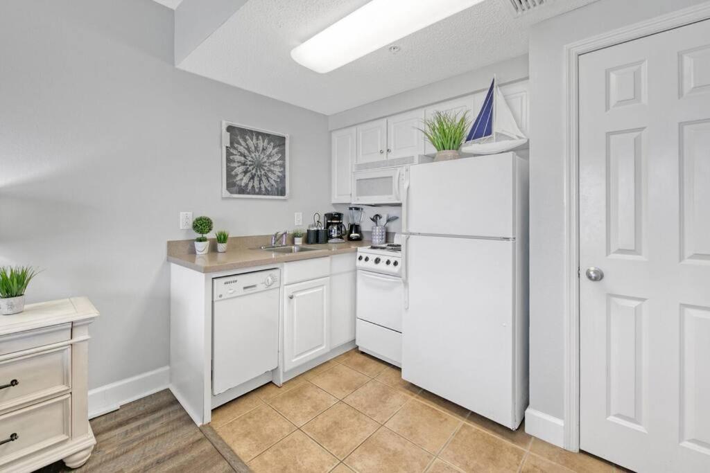 Apartment Beachfront #212 At Majestic *