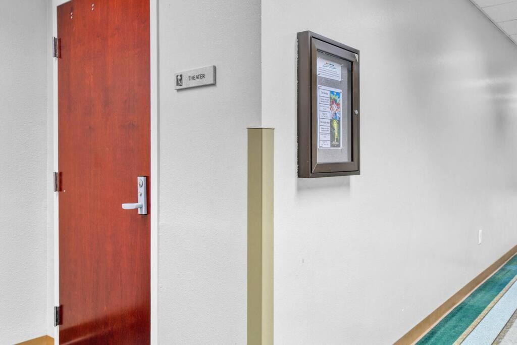 Beachfront #212 At Majestic Apartment