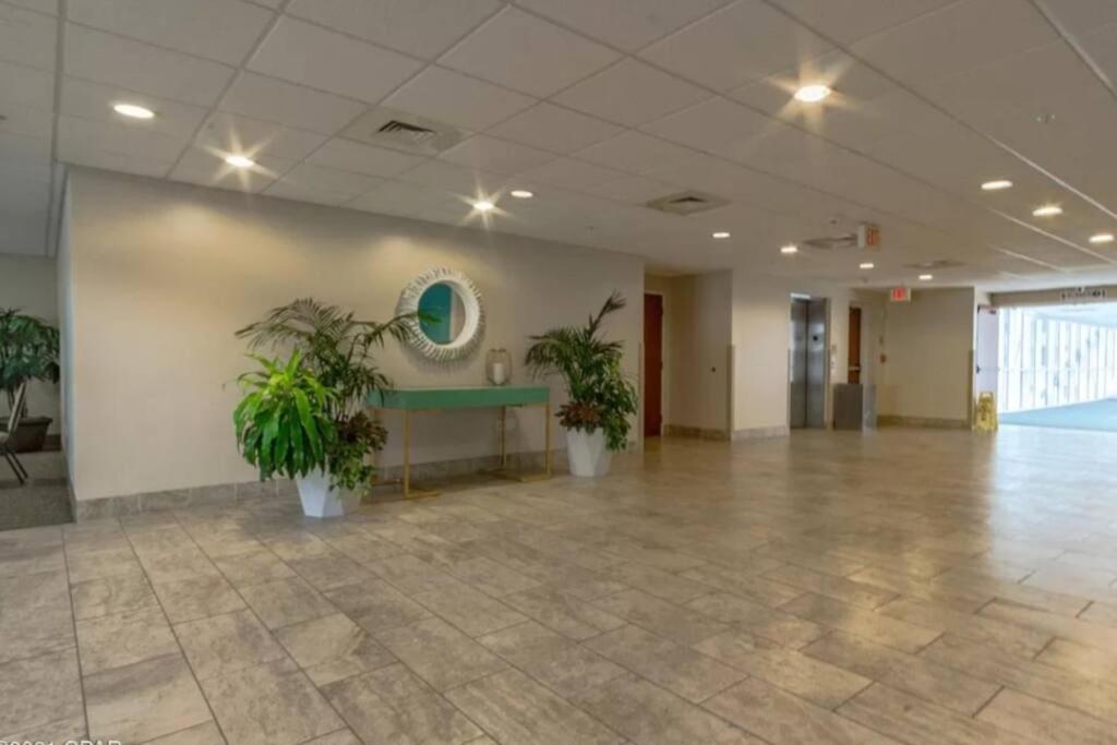 Beachfront #212 At Majestic Apartment
