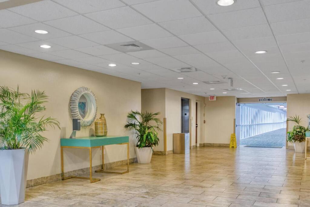 Beachfront #212 At Majestic Apartment