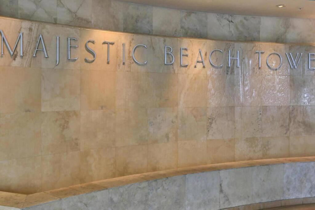 Beachfront #212 At Majestic Apartment