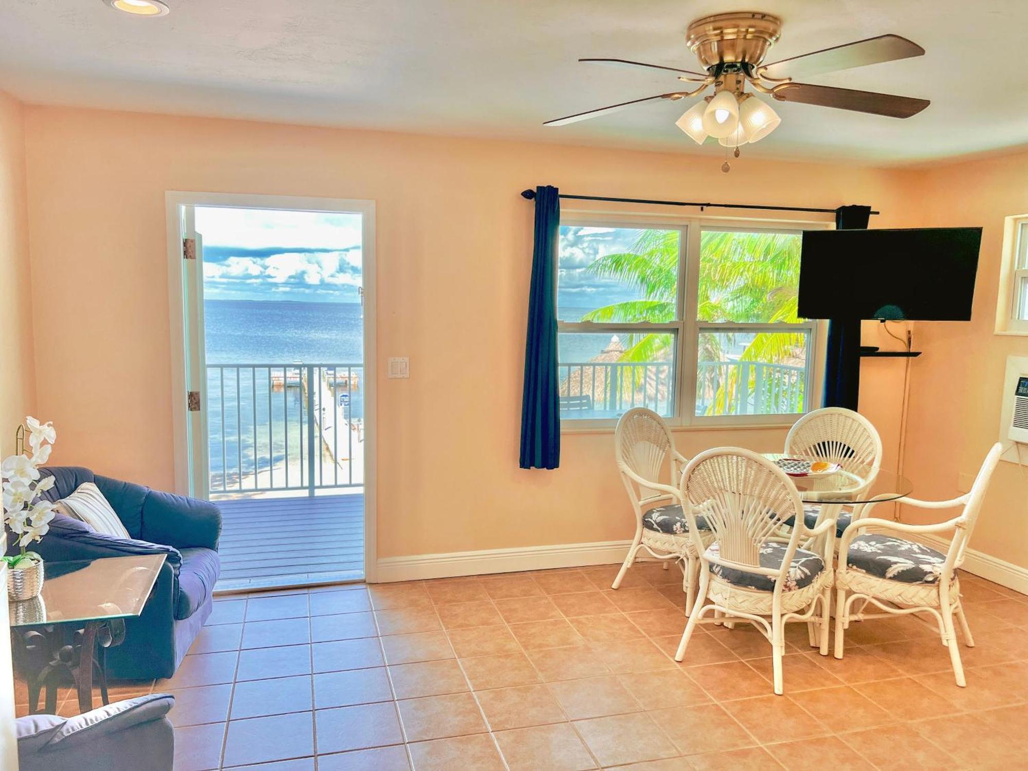 Sunset Cove Motel 2*