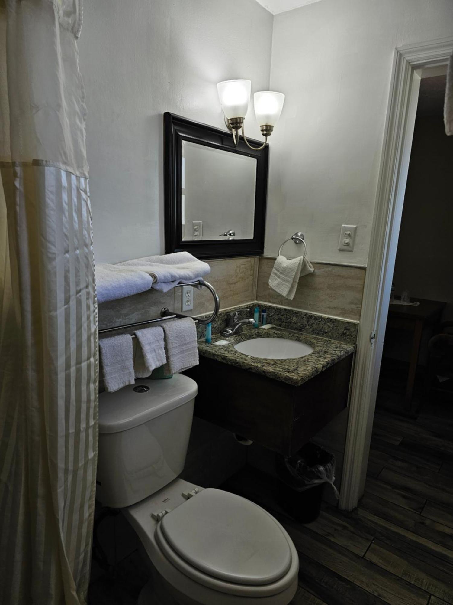 Motel Three Oaks - 2*