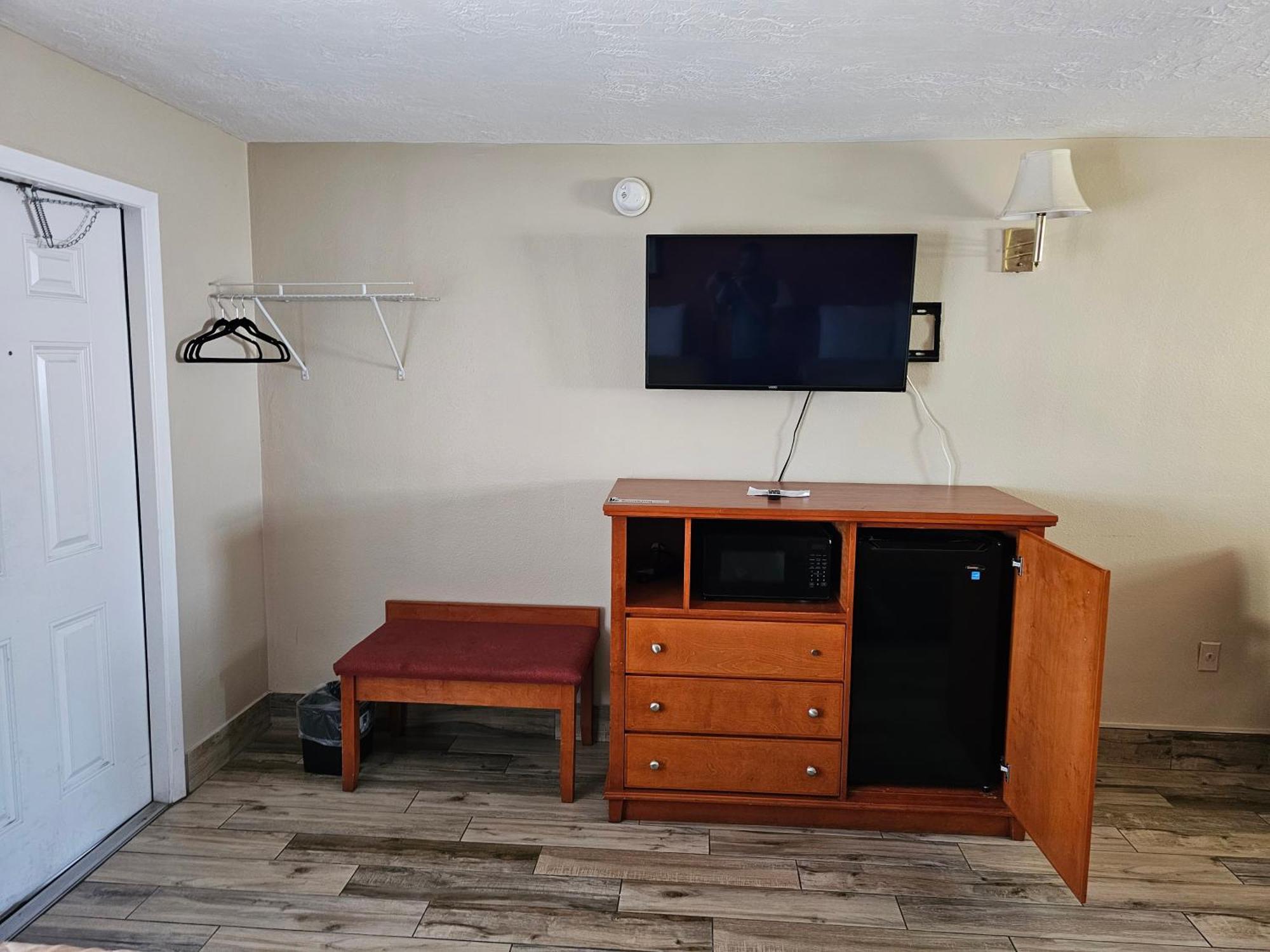 Three Oaks - Motel Titusville