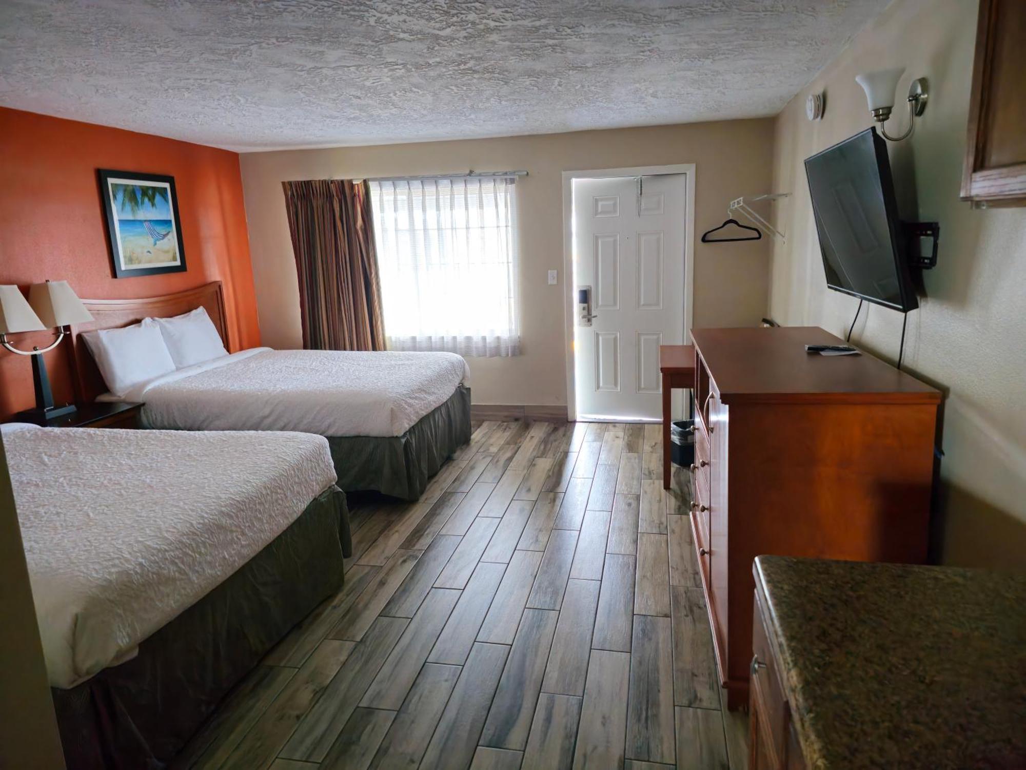 Three Oaks - Motel
