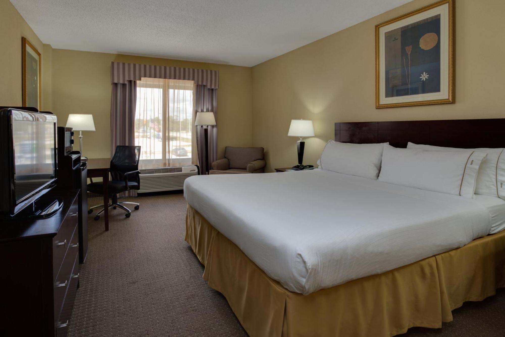 Hotel Express & By Ihg 2*
