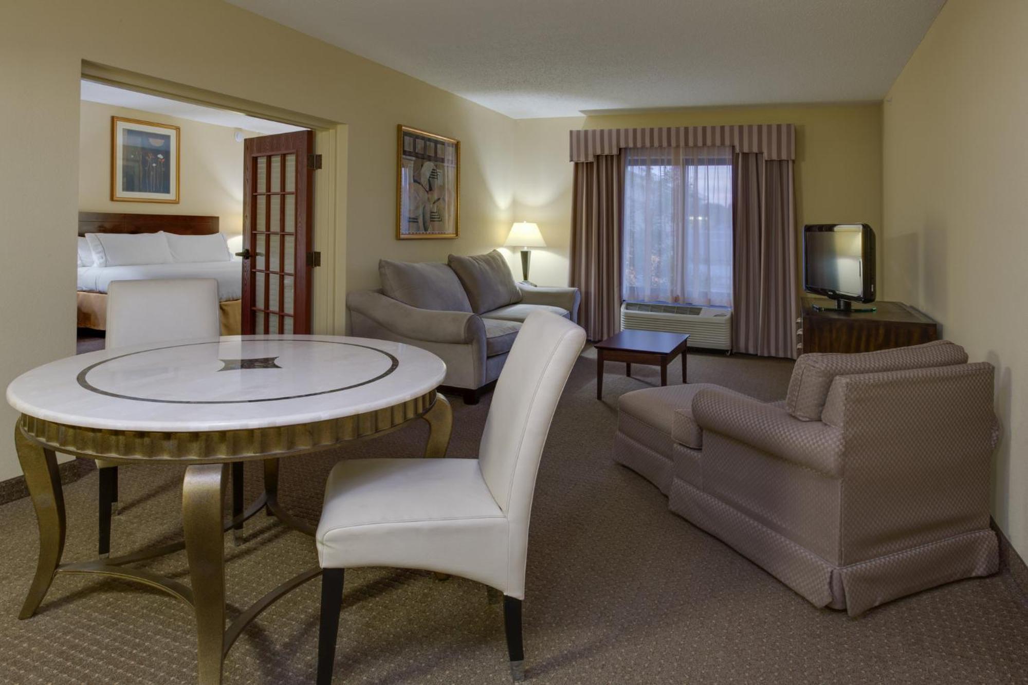 Express & By Ihg Hotel 2*