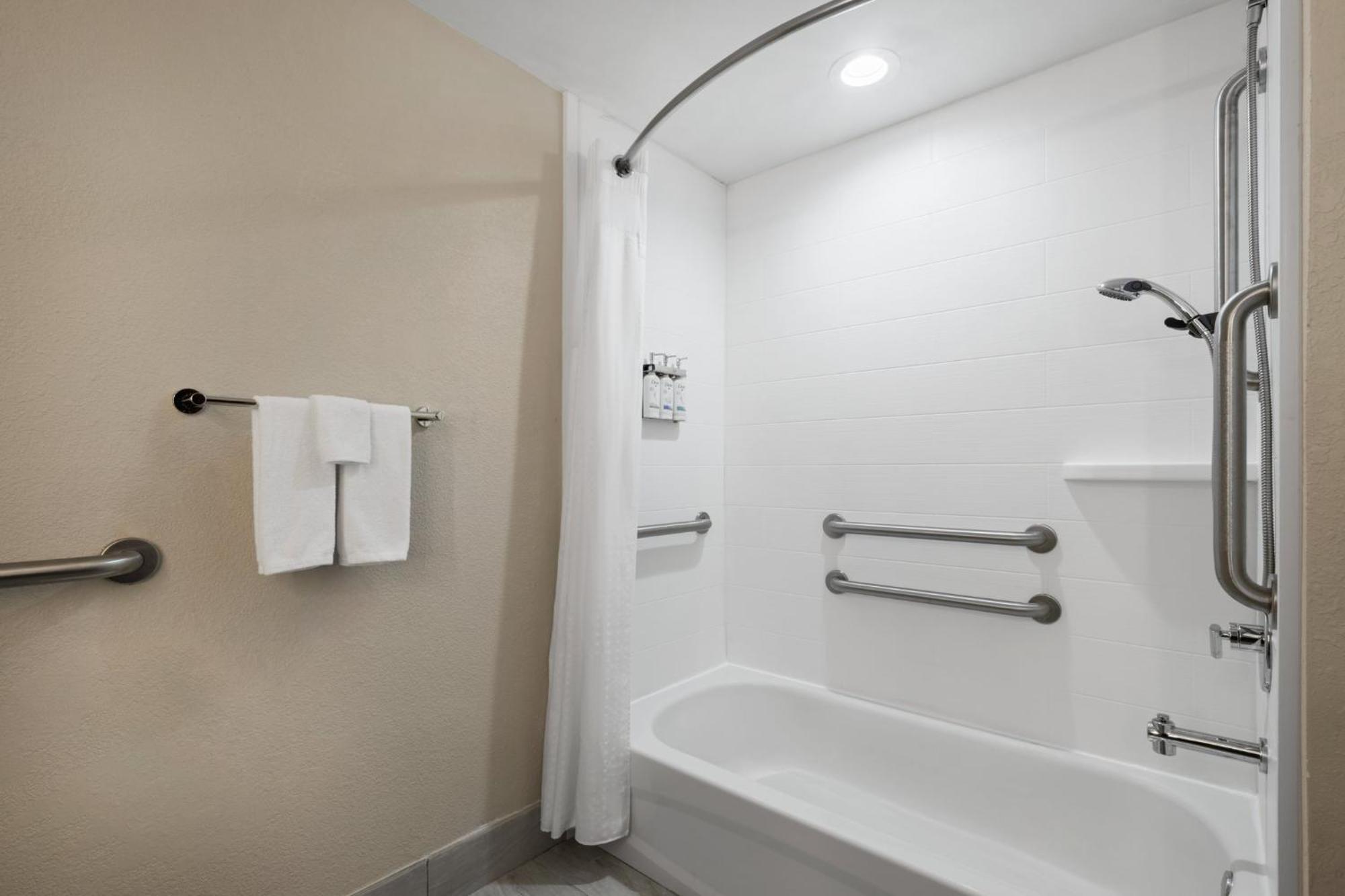 Hotel Express & By Ihg 2*
