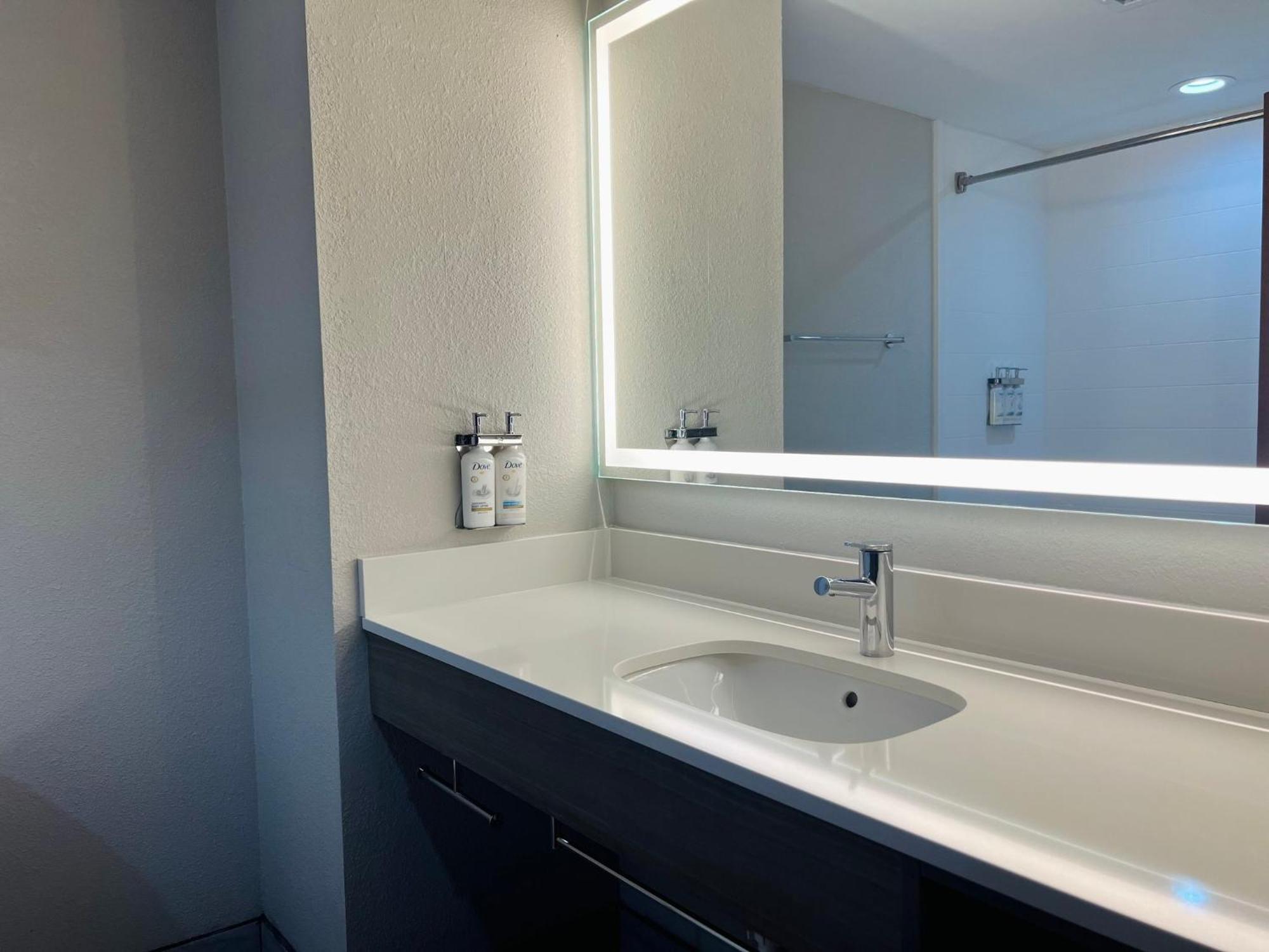 Hotel Express & By Ihg