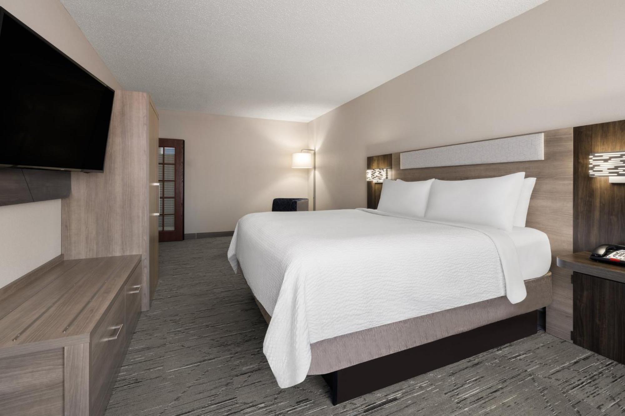 Express & By Ihg Hotel 2*