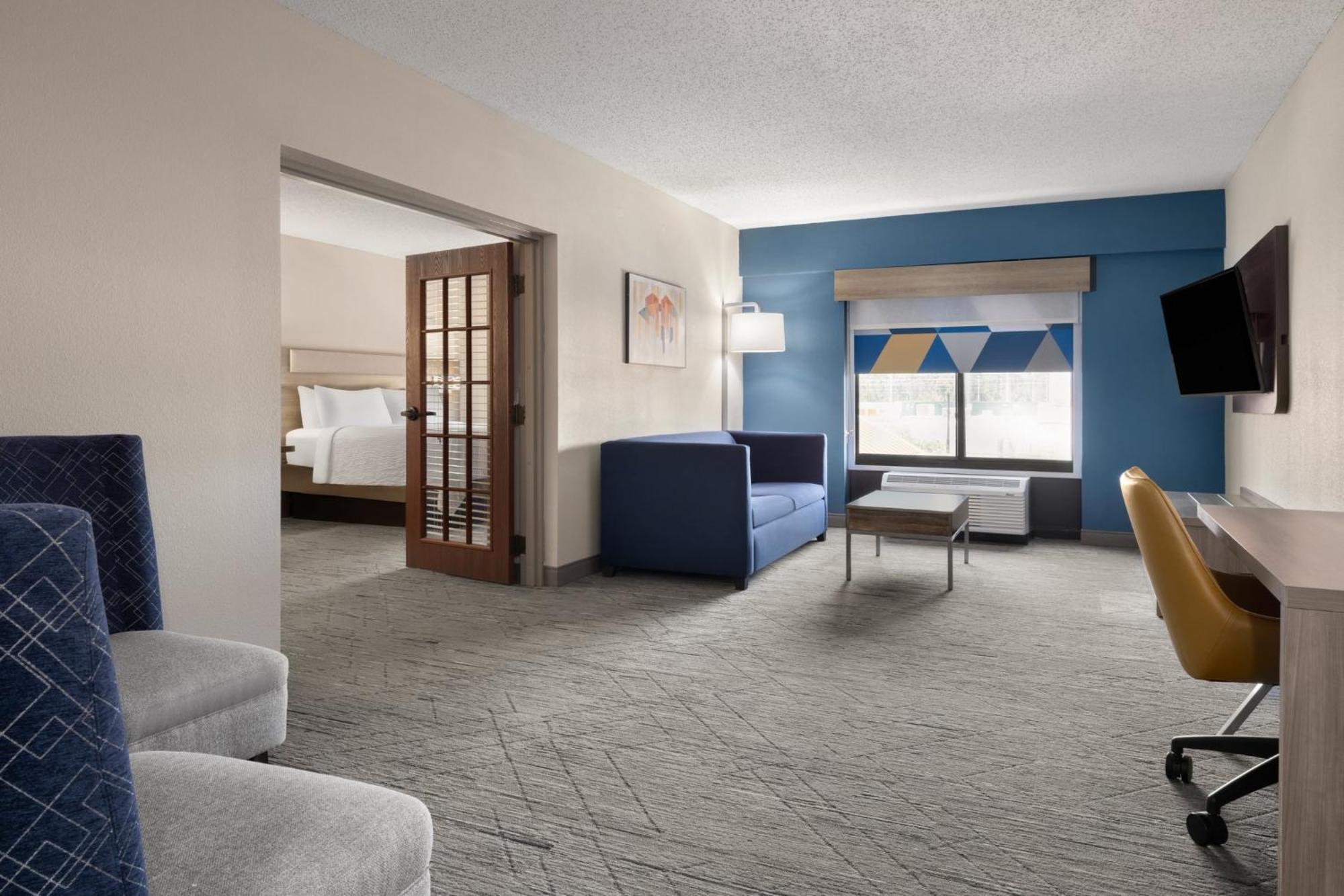 Express & By Ihg Hotel 2*