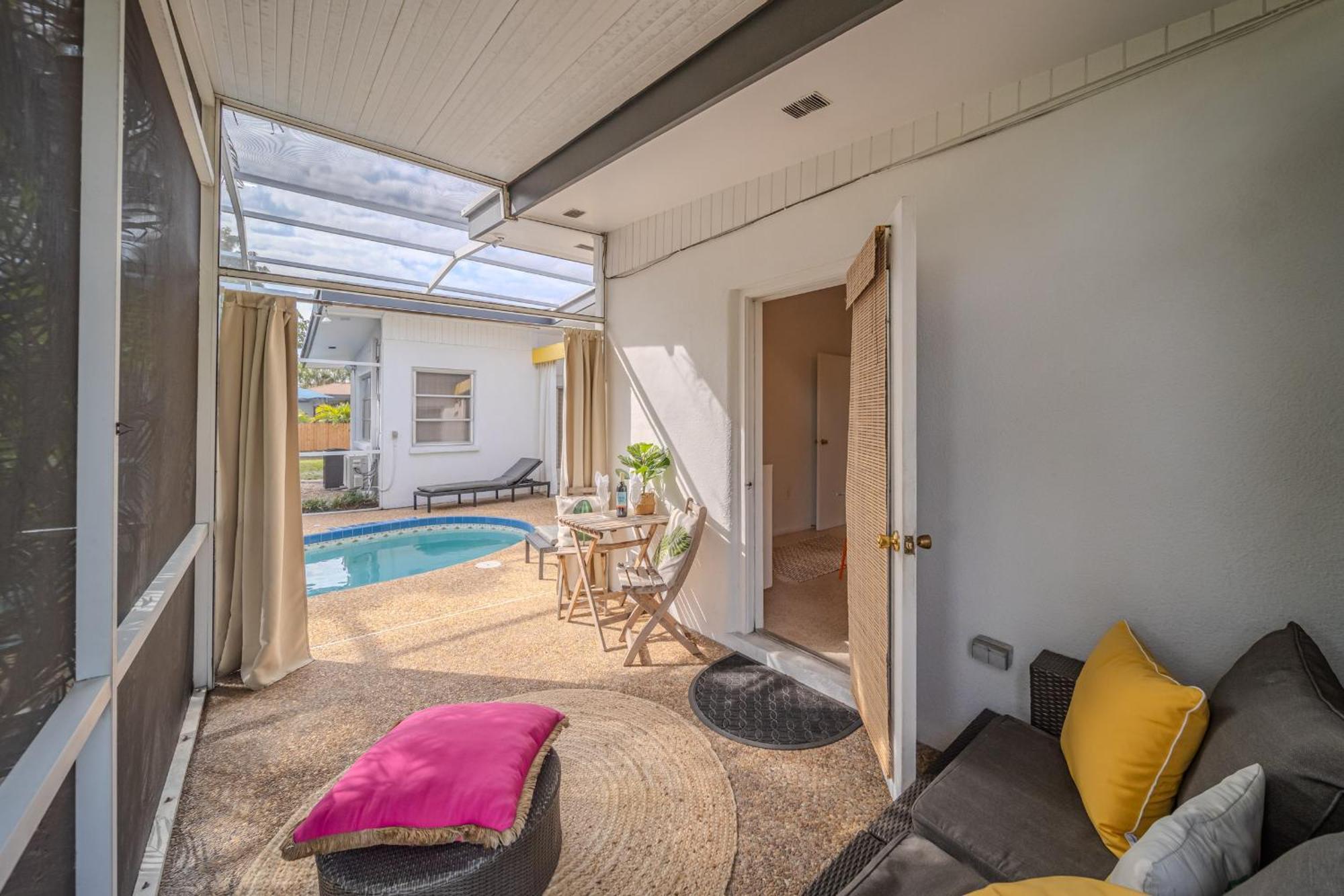Fantastic Island House 1 Mile To The With Heated Pool Sarasota
