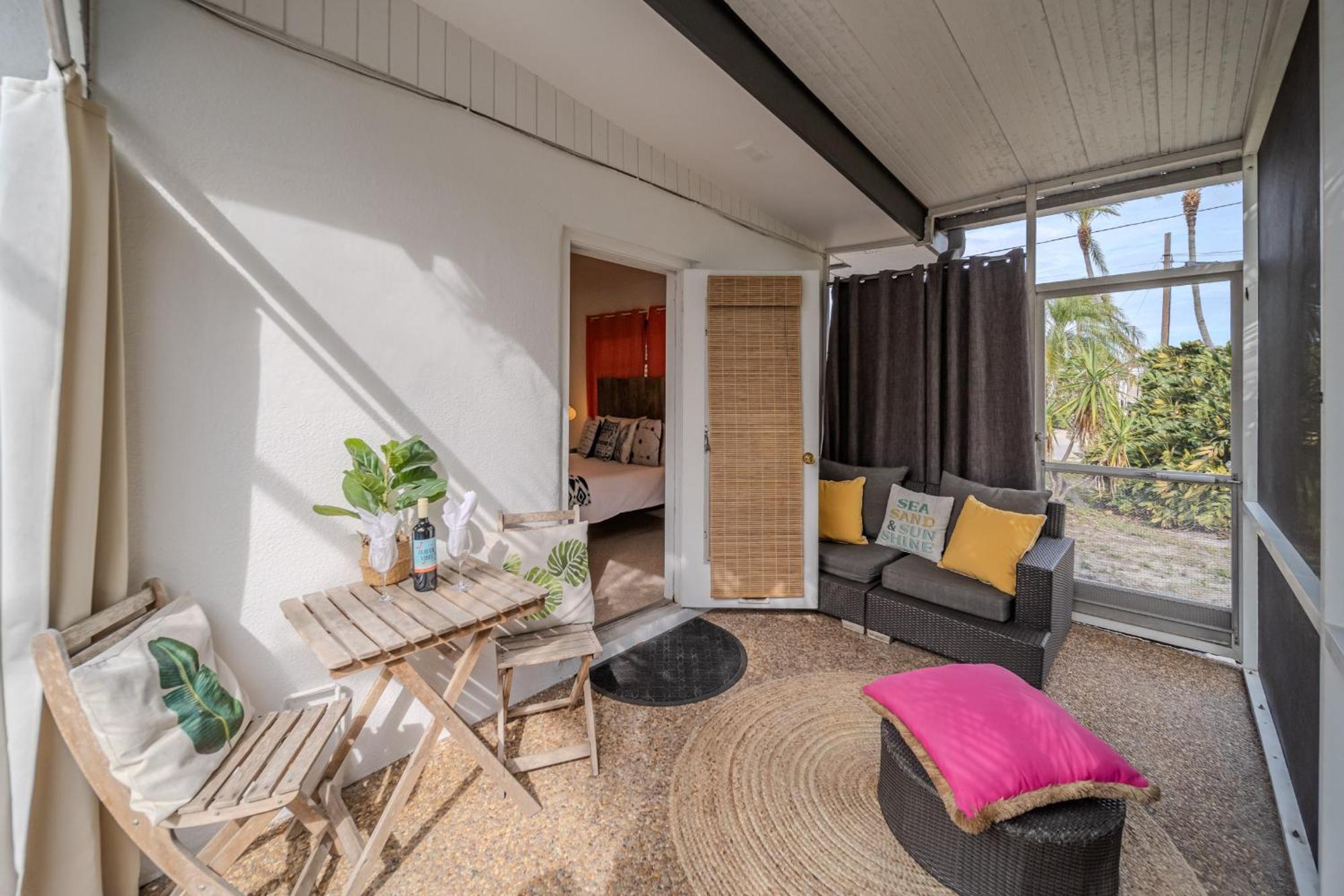Fantastic Island House 1 Mile To The With Heated Pool *
