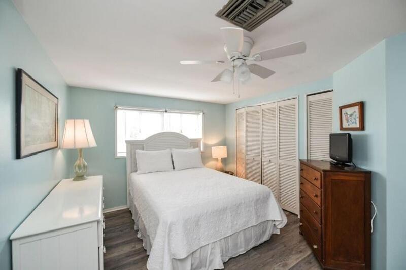 The Seashell, Private #54561 Holmes Beach