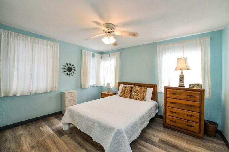The Seashell, Private #54561 Holmes Beach