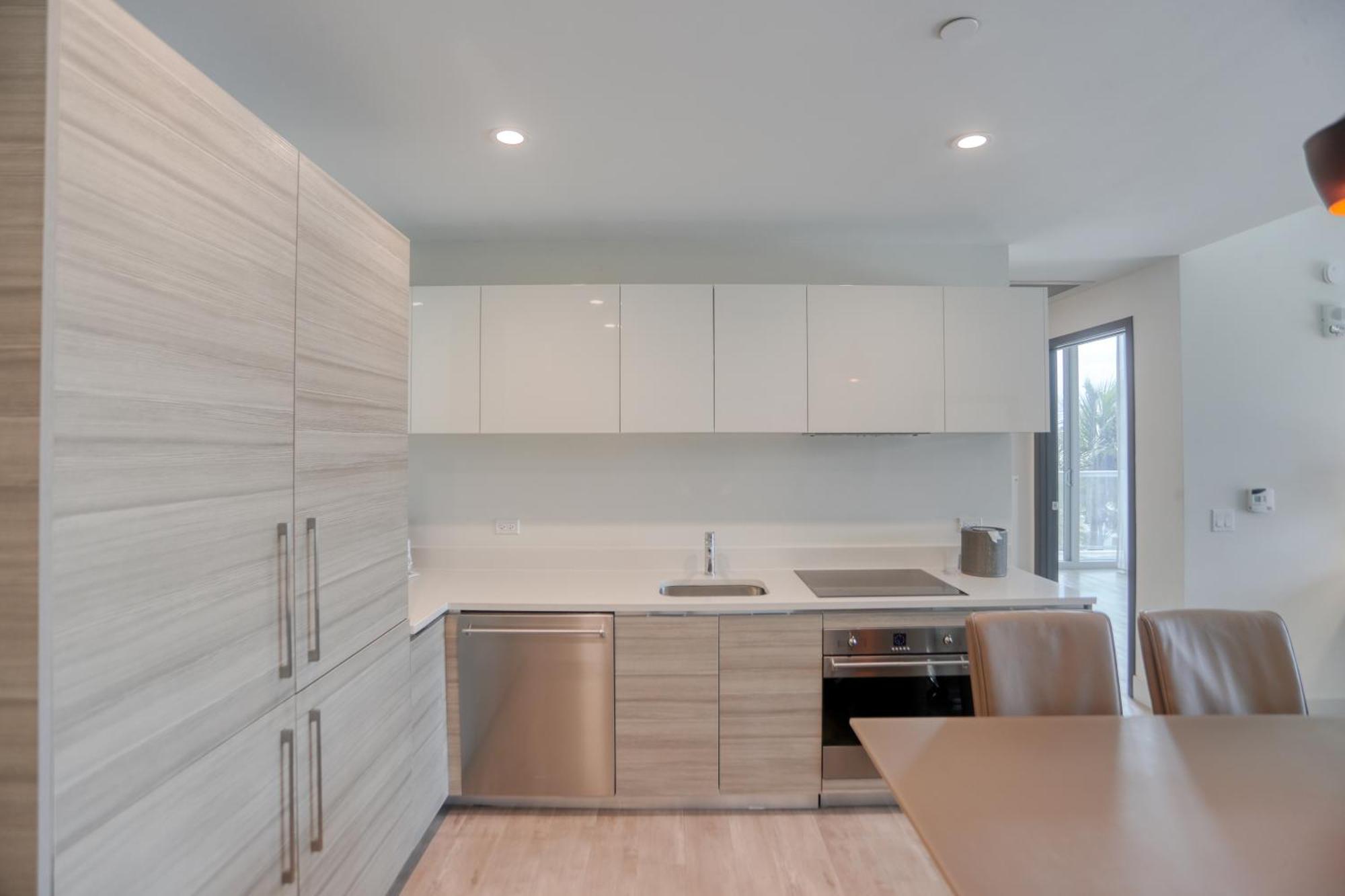 Ch Luxury & On The Apartment Hollywood