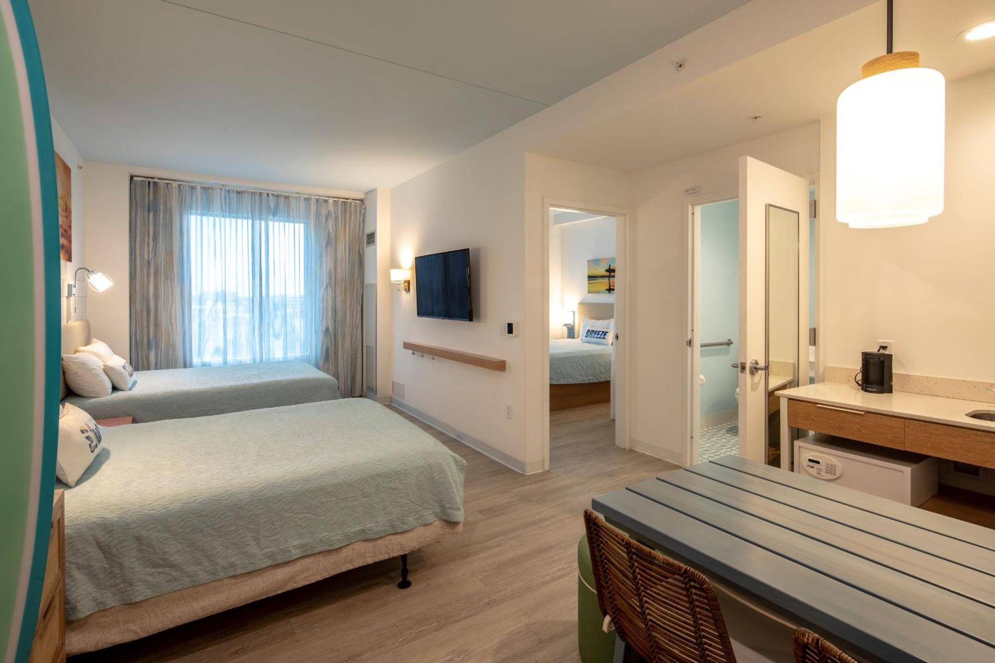 Universal's Endless Summer - Dockside And 3*