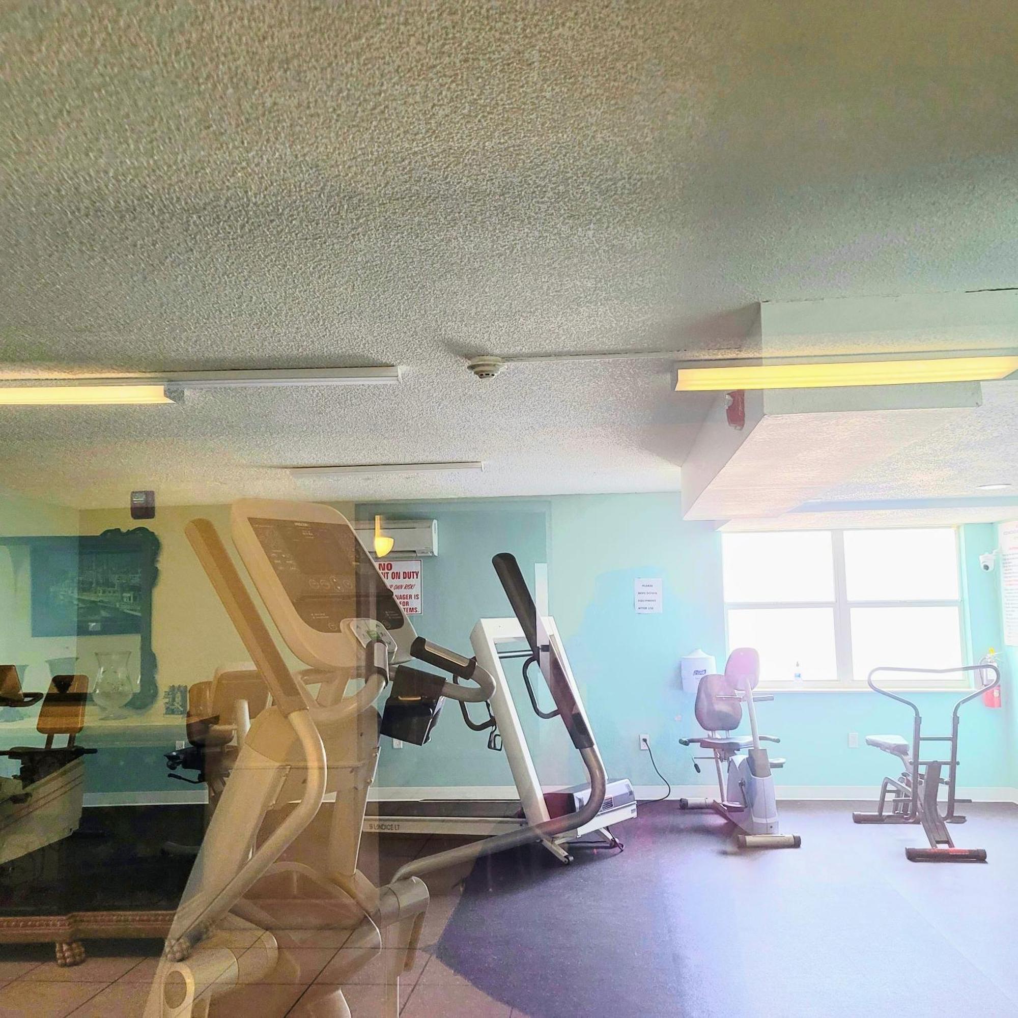 Oceanfront Escape With Balcony And Heated Salt Water Pool Sleeps 4 * Daytona Beach