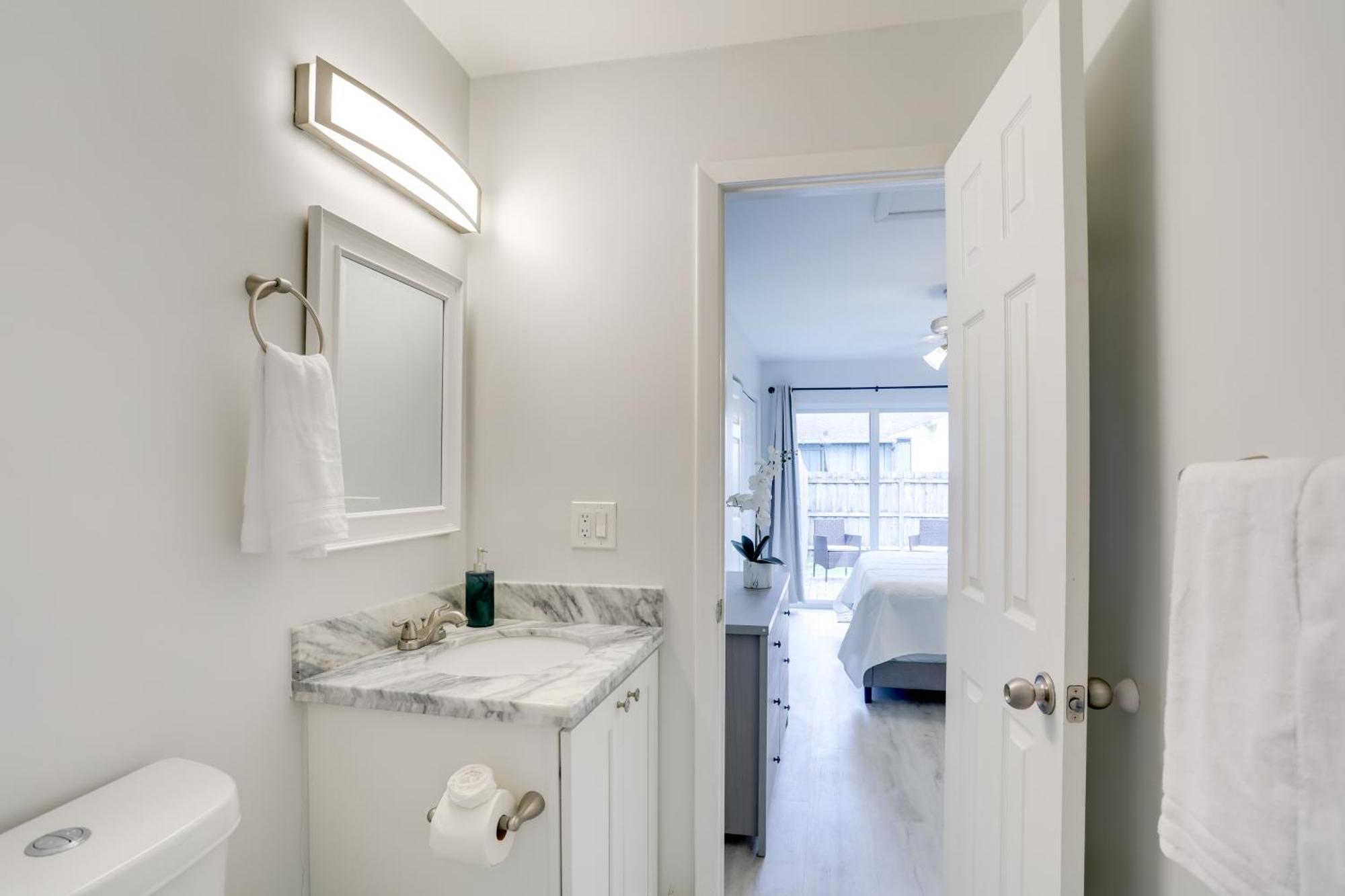 Holiday home Pet-friendly Townhome, 6 Mi To Beaches!