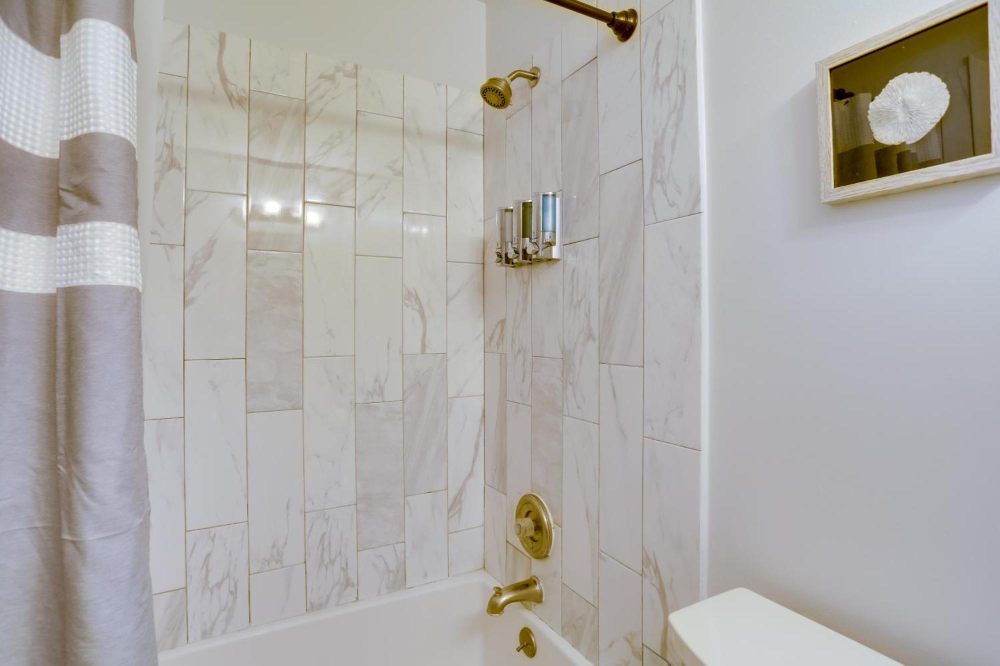 Holiday home Pet-friendly Townhome, 6 Mi To Beaches! *