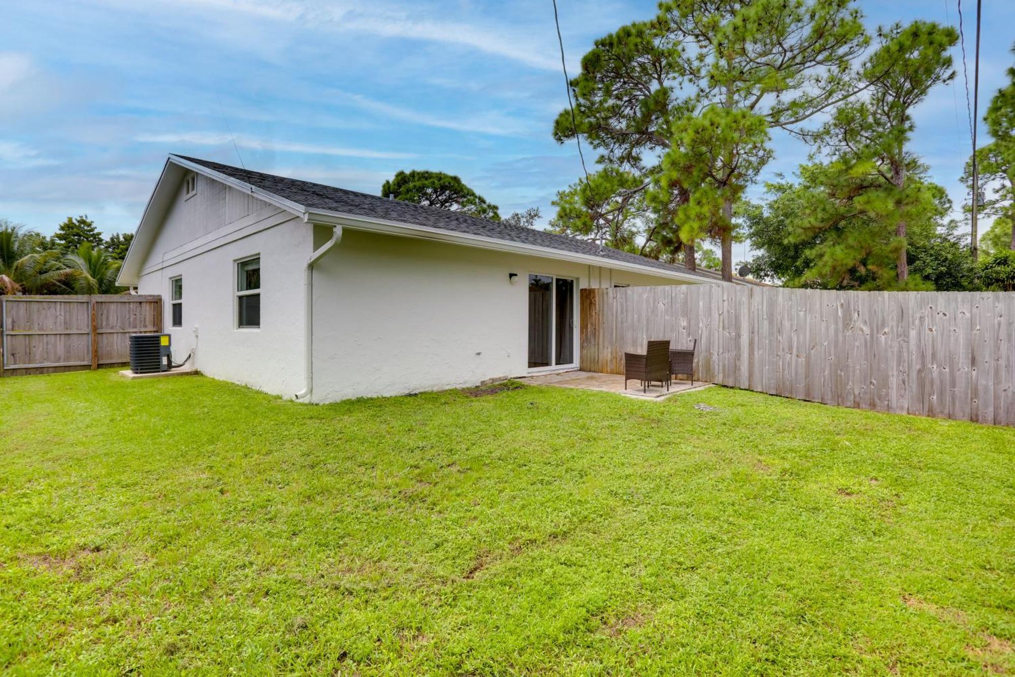 Pet-friendly Townhome, 6 Mi To Beaches! *