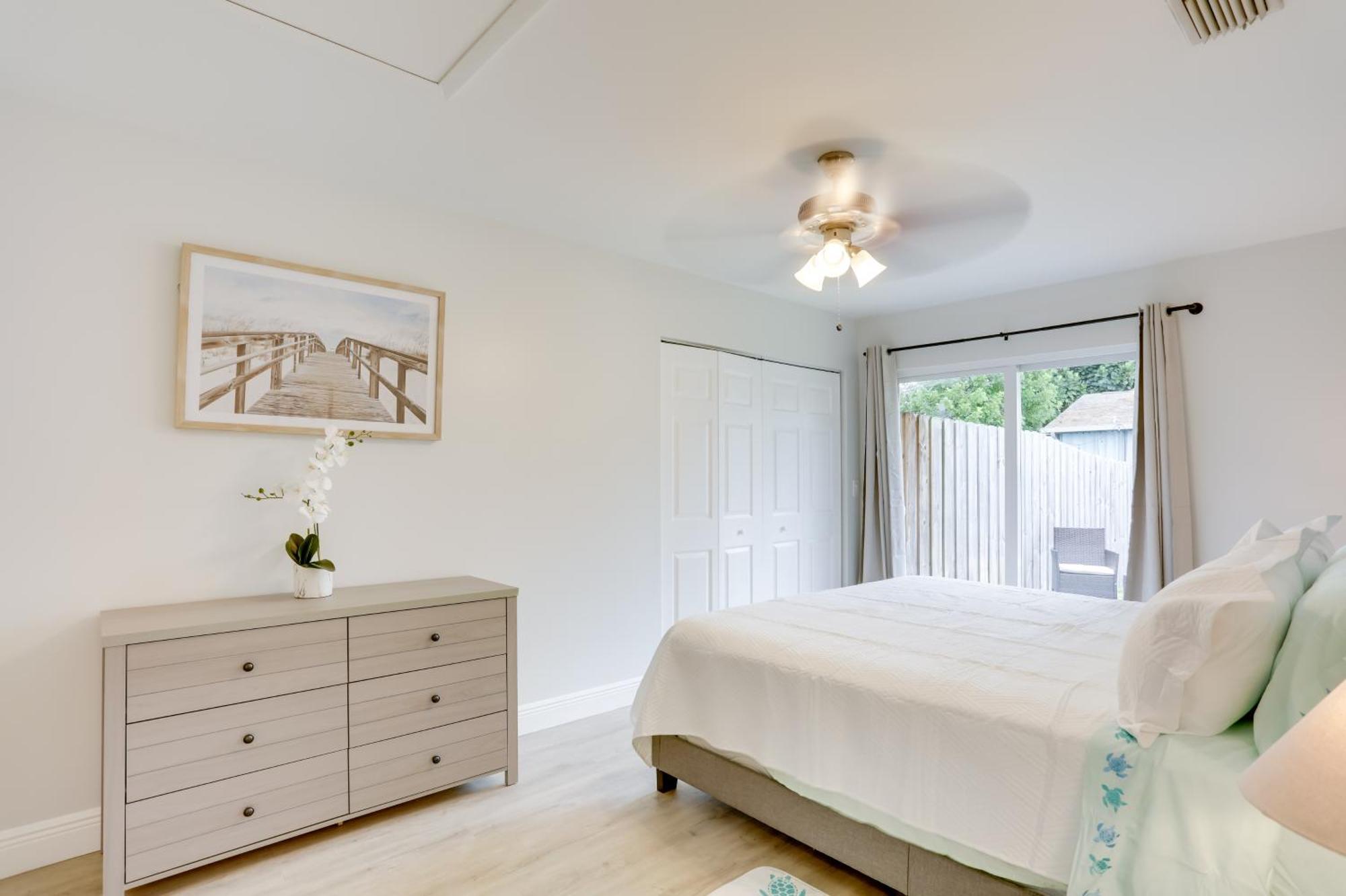 Pet-friendly Townhome, 6 Mi To Beaches!