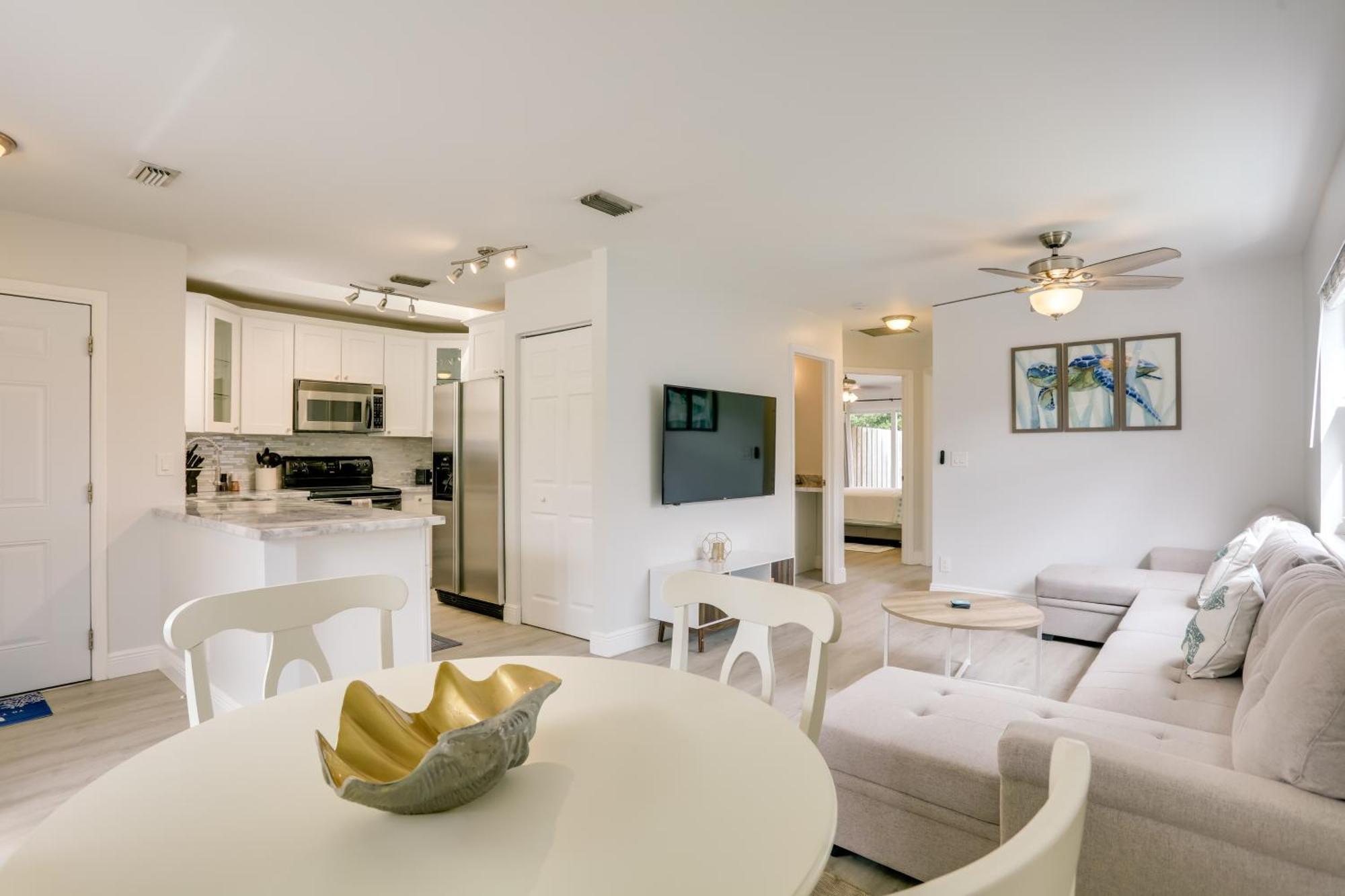 Pet-friendly Townhome, 6 Mi To Beaches! Holiday home