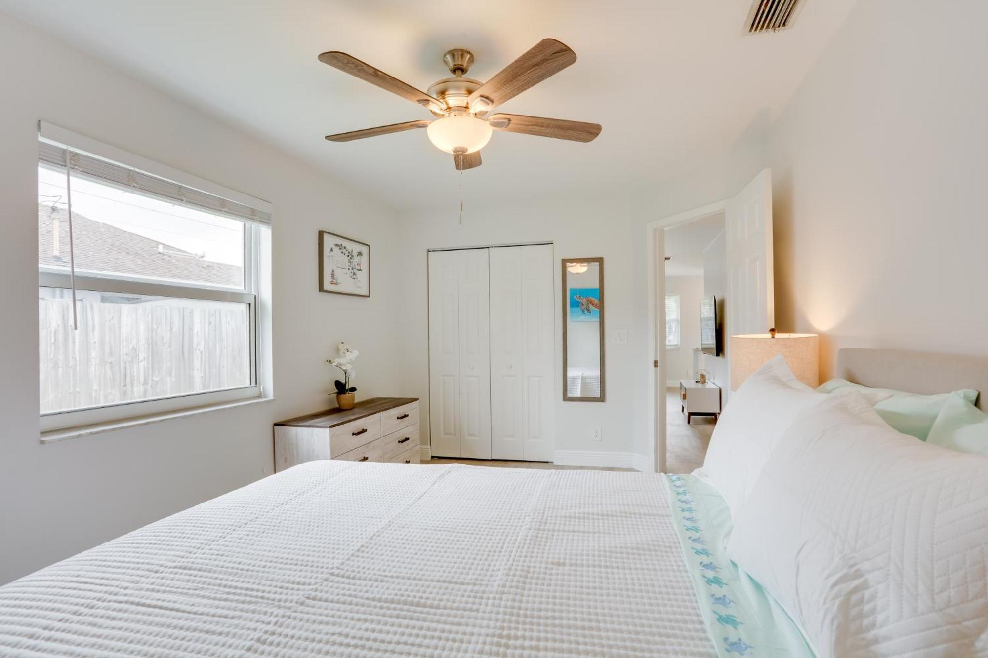 Pet-friendly Townhome, 6 Mi To Beaches!