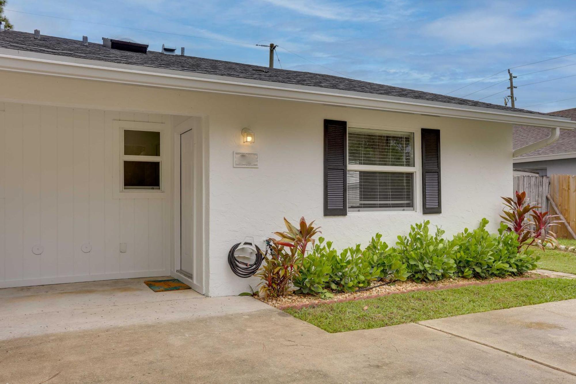 Pet-friendly Townhome, 6 Mi To Beaches! *