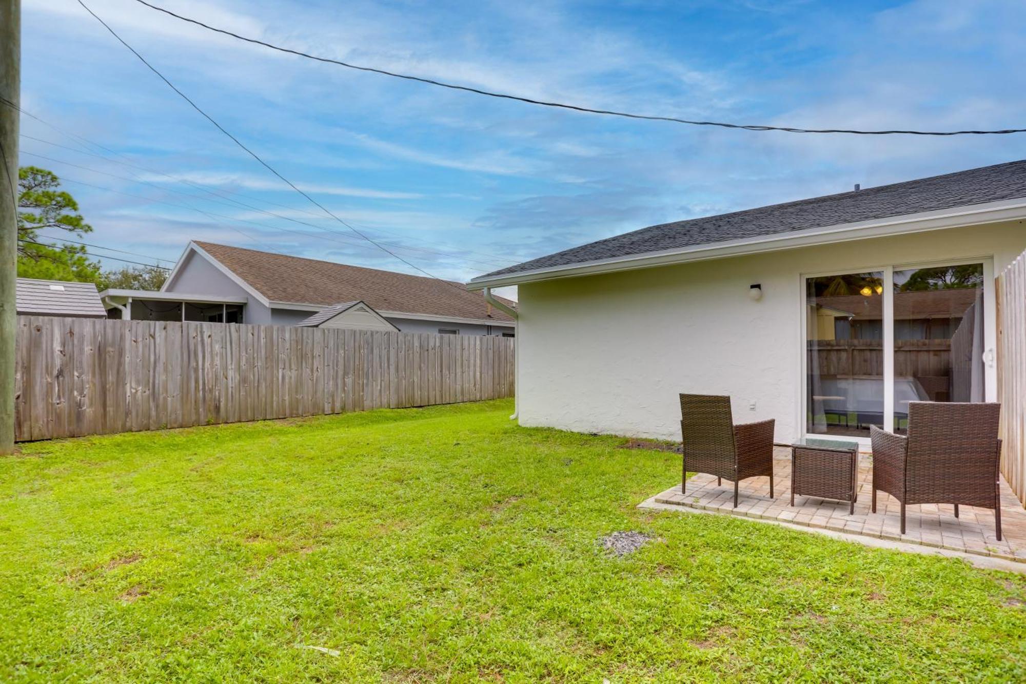Pet-friendly Townhome, 6 Mi To Beaches! Holiday home