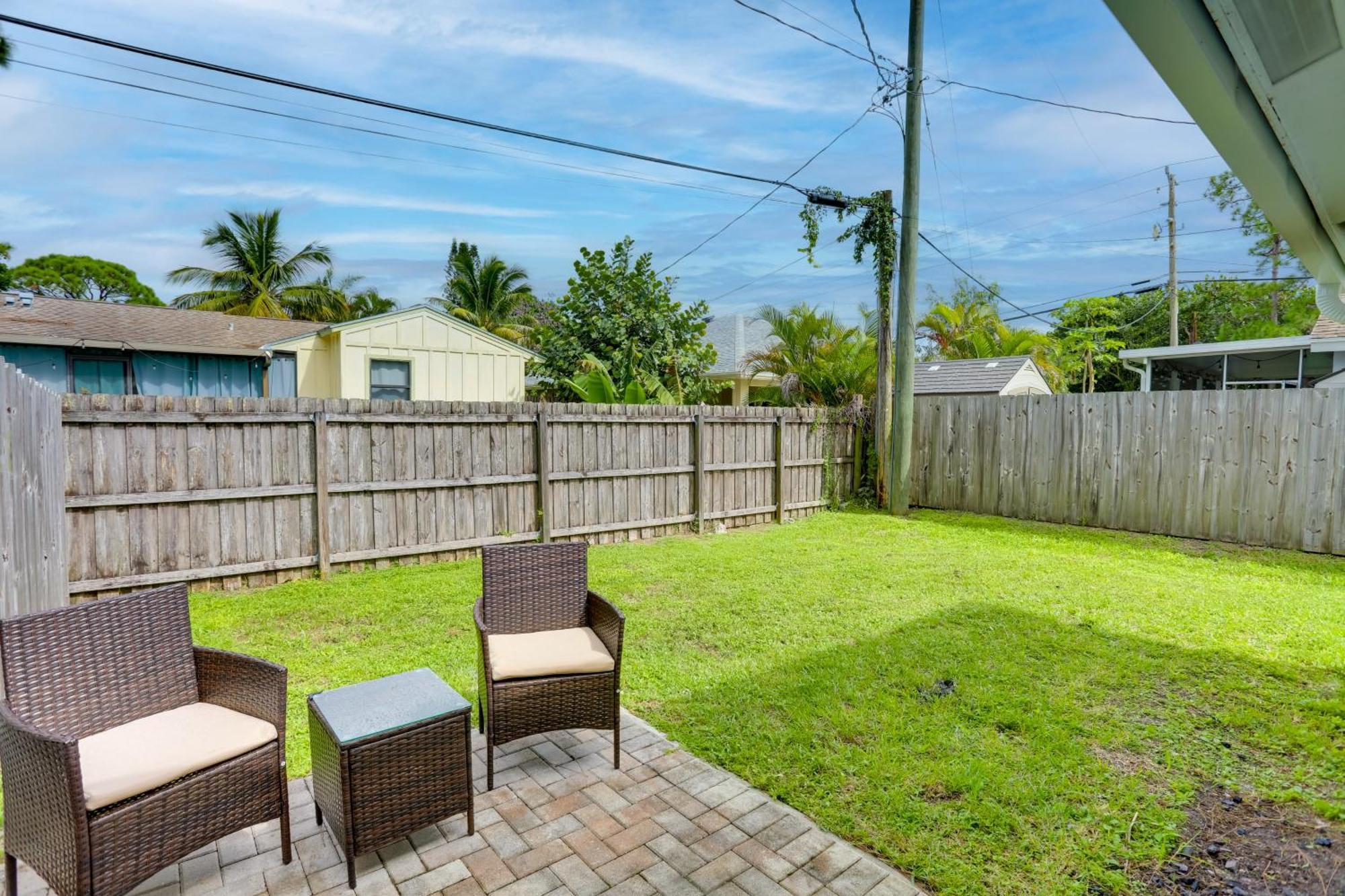 Pet-friendly Townhome, 6 Mi To Beaches! *