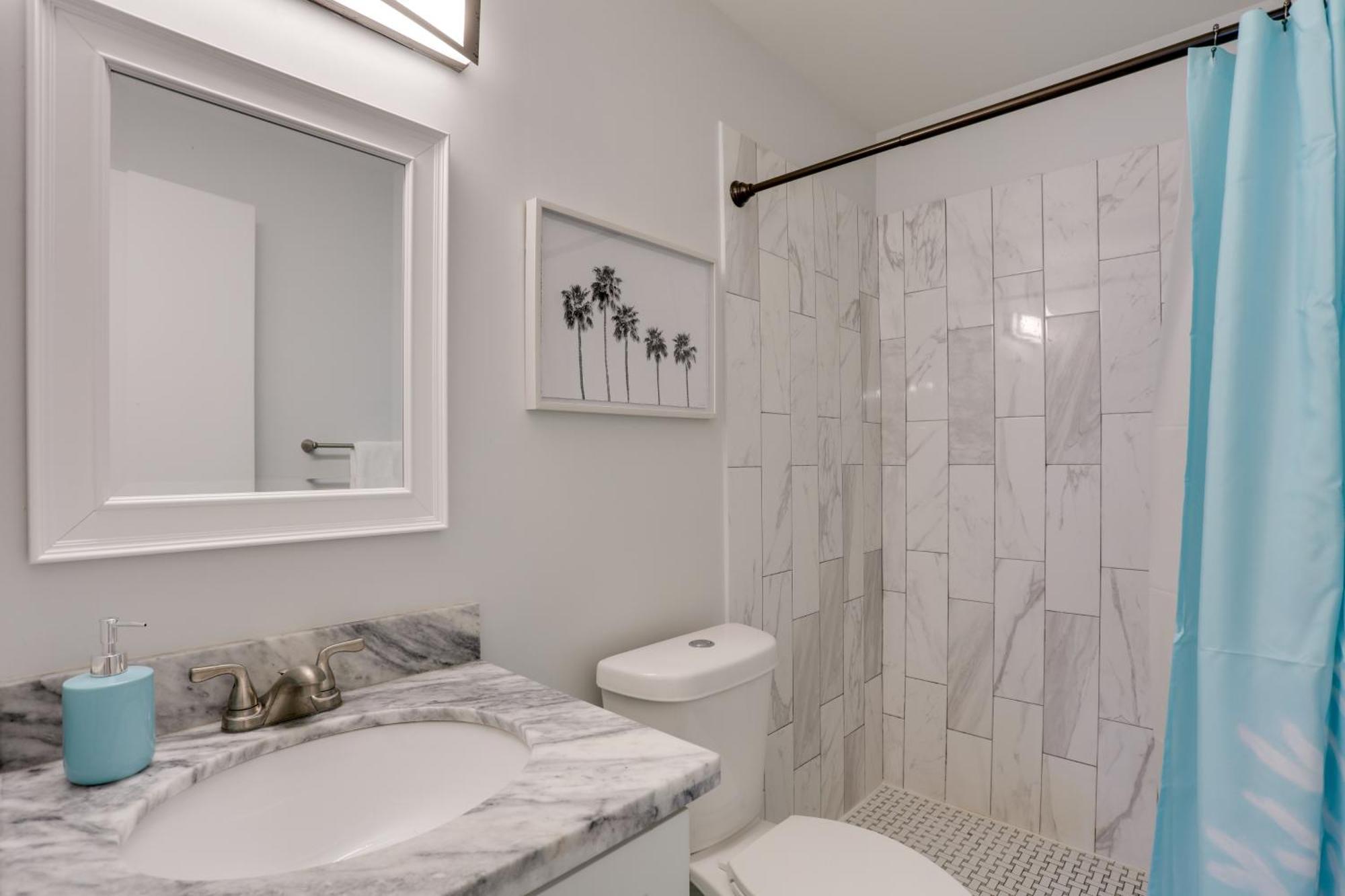 Townhome With Patio And Yard About 6 Mi To Beach!