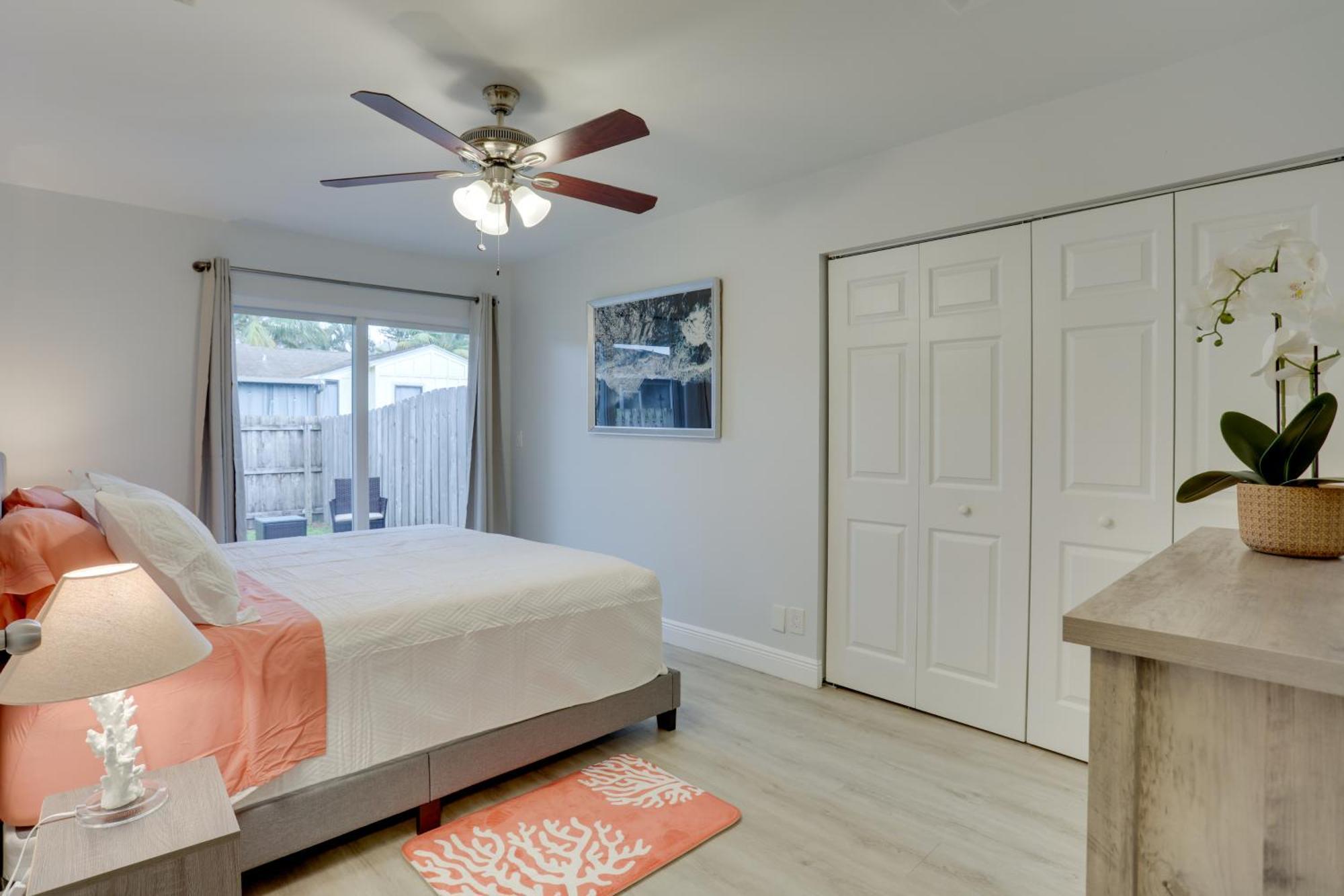 Townhome With Patio And Yard About 6 Mi To Beach!