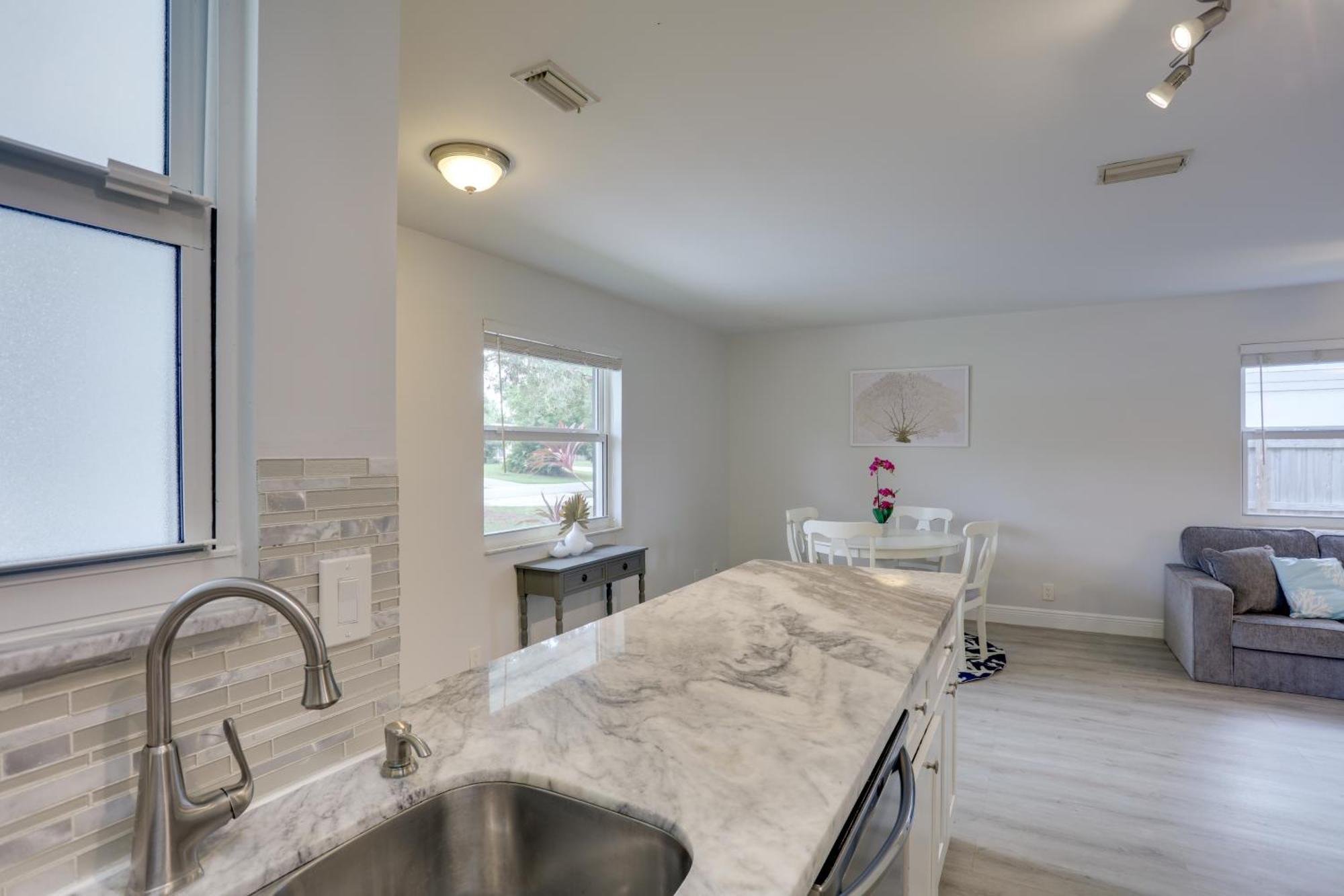 Townhome With Patio And Yard About 6 Mi To Beach! Holiday home